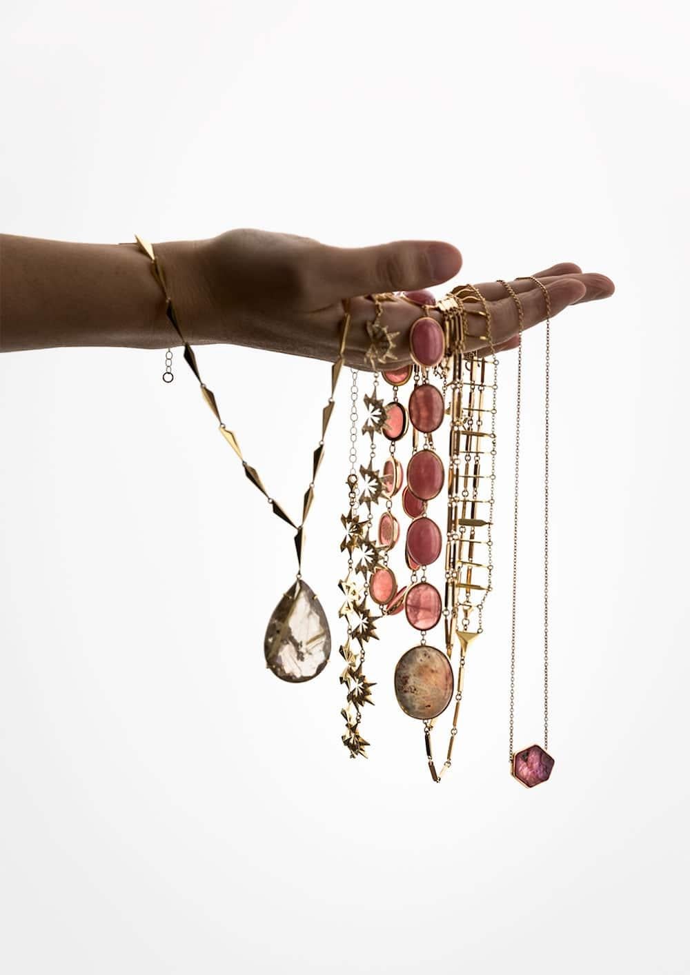 Vertebrae Body-Chain with Cabochon Coral and Rhodochrosite in 18k Gold For Sale 4