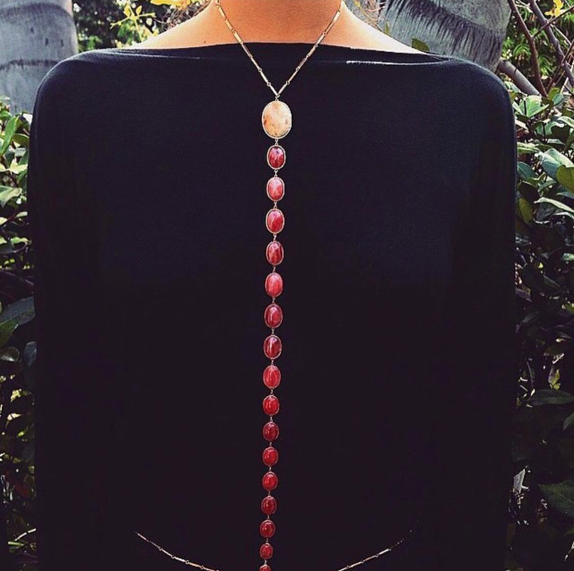 Modern Vertebrae Body-Chain with Cabochon Coral and Rhodochrosite in 18k Gold For Sale