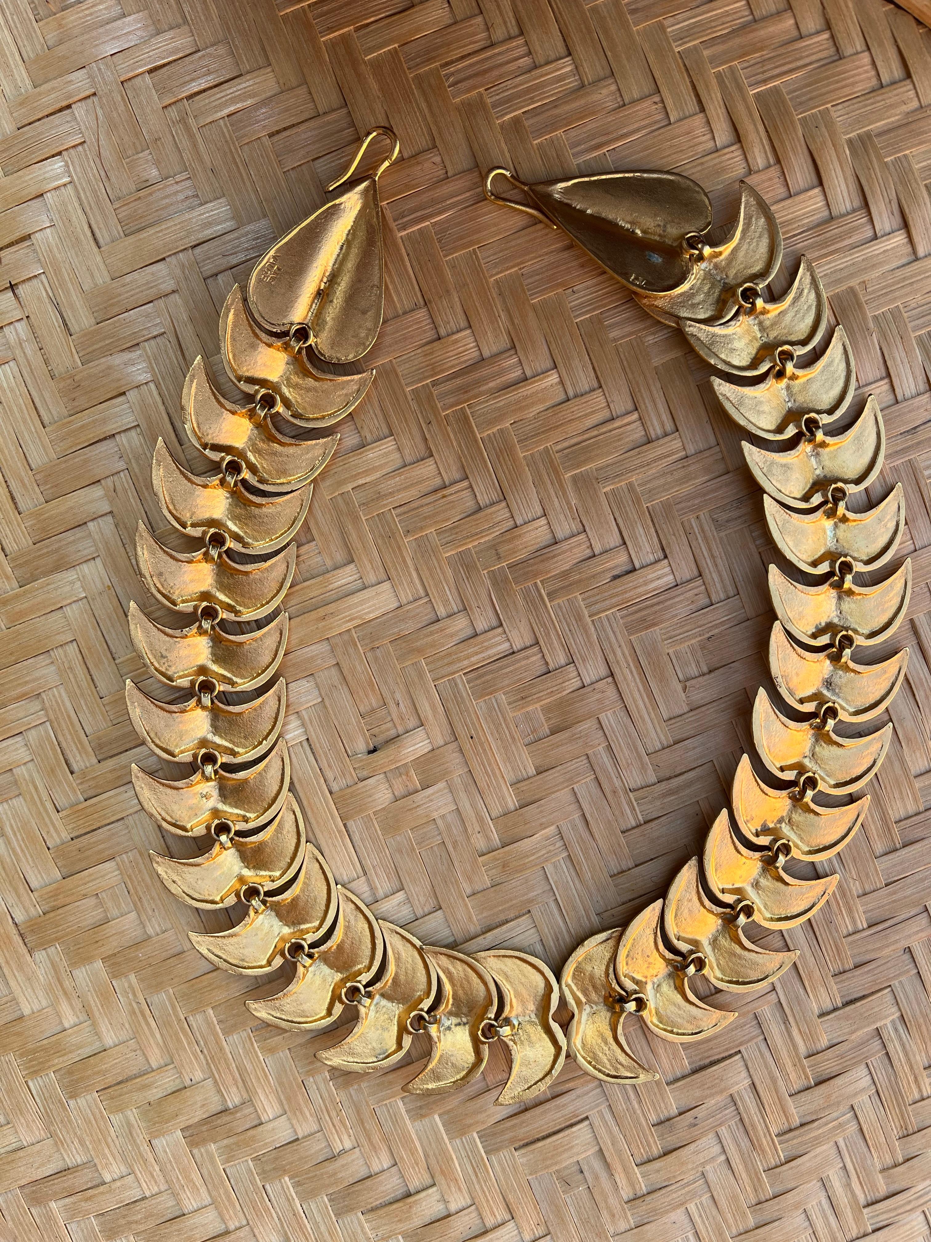 Vertebrae Necklace by Line Vautrin - Gilt Bronze ( 22K Gold Plated) - Signed Line Vautrin
Circa 1945
(46.2 x 2.2 cm)
Line Vautrin was a French jewelry maker, designer, and decorative artist. Best known for her uncategorizable manufacture of objects