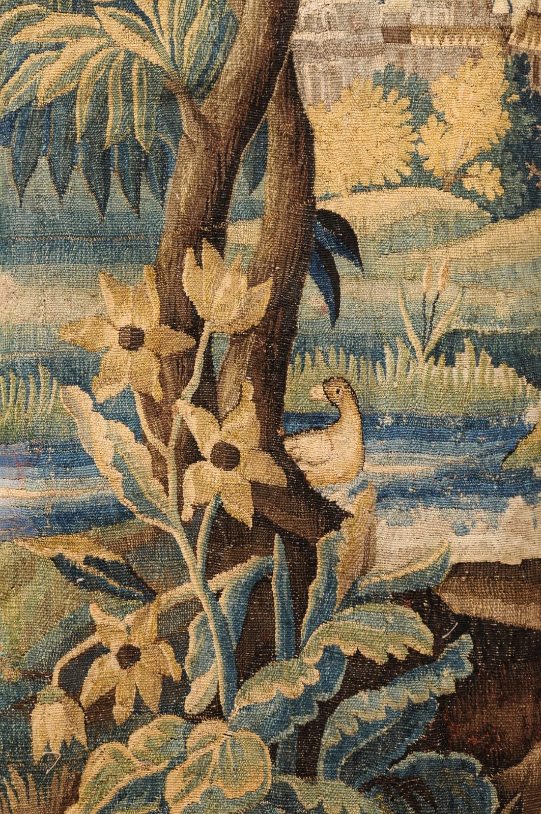 Vertikale 18. Jahrhundert Französisch Aubusson Wandteppich mit Laub, Vogel & Original Bor im Angebot 1
