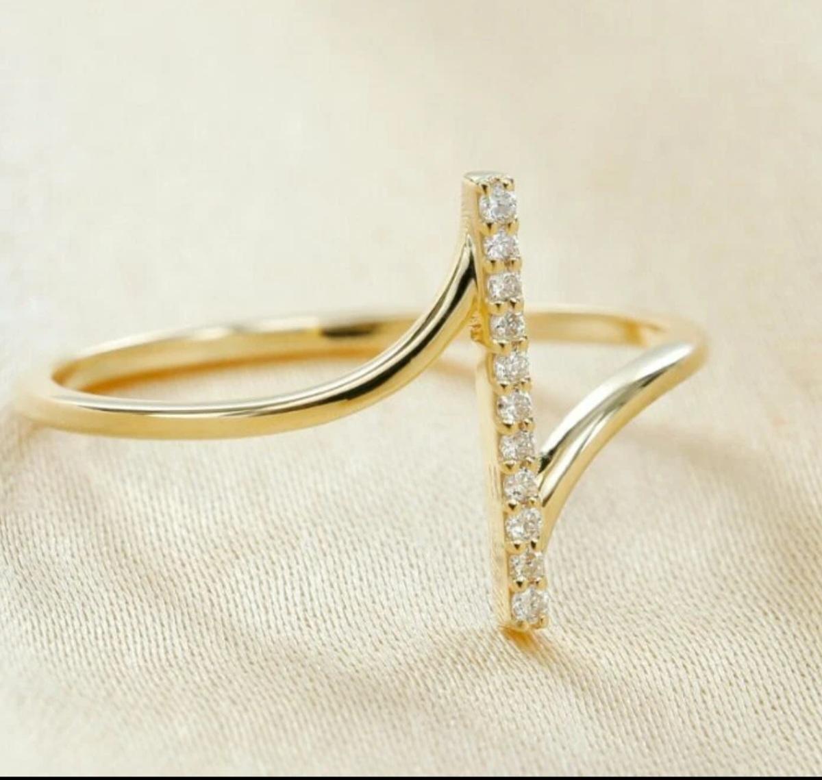 Taille ronde Bague de diamant à barre verticale Bague de diamant de promesse d'anniversaire en or massif 14k. en vente