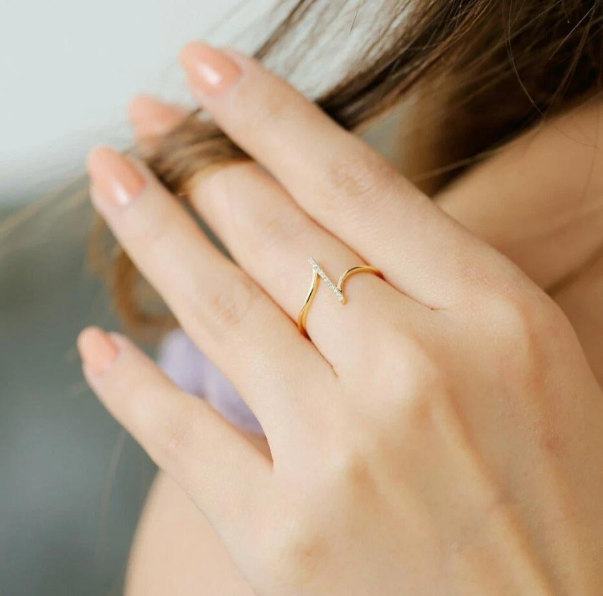 Bague de diamant à barre verticale Bague de diamant de promesse d'anniversaire en or massif 14k. Pour femmes en vente
