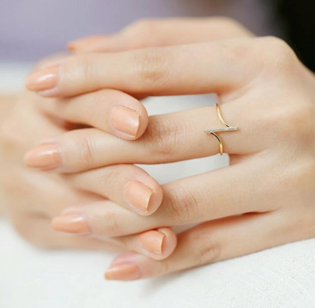 Bague de diamant à barre verticale Bague de diamant de promesse d'anniversaire en or massif 14k. en vente 1