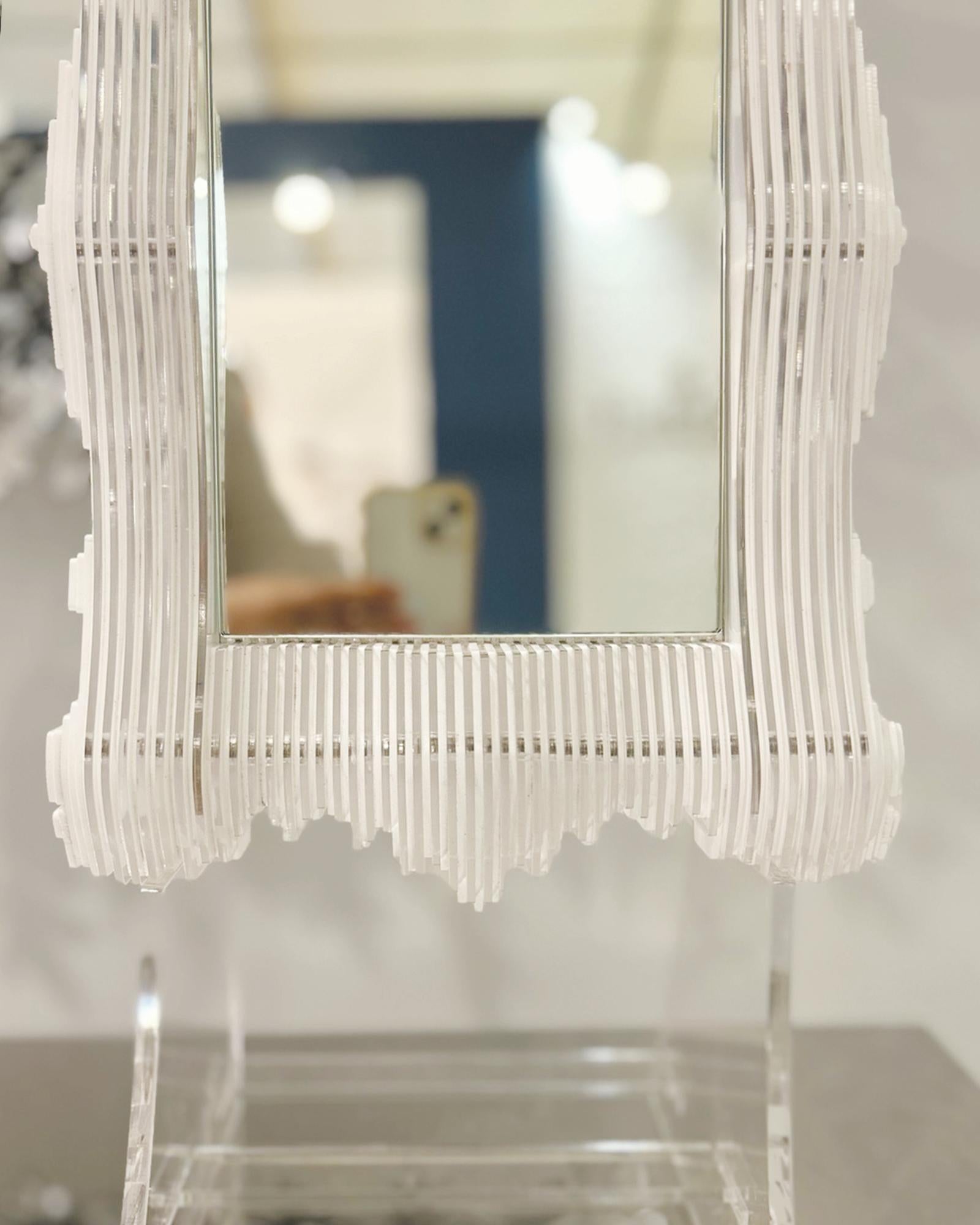 XXIe siècle et contemporain Rayure verticale baroque blanche  Miroir sculptural néo-baroque contemporain en vente