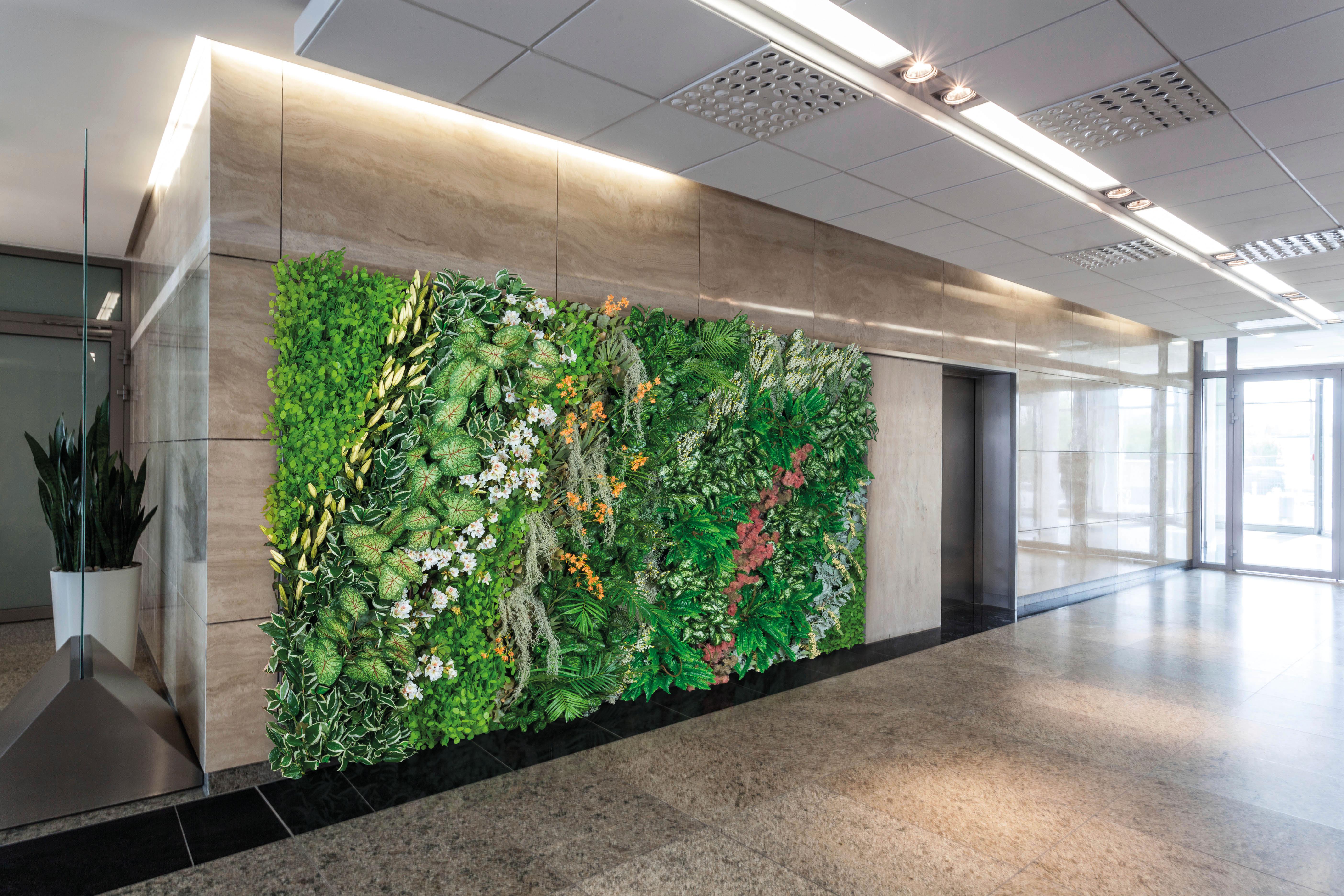 Custom made artificial vertical gardens created by our flower designers, featured by a strong visual impact and high quality that faithfully reflects real plants.
Ideal for decorating commercial or residential locations with a “inspired by nature”
