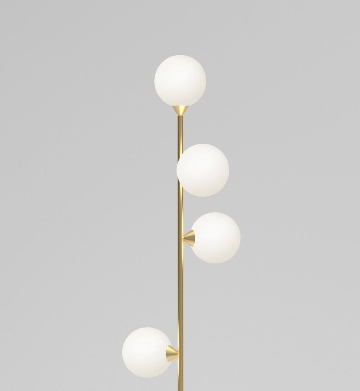 Postmoderno Lampada da terra a globo verticale in ottone di Atelier Ati in vendita