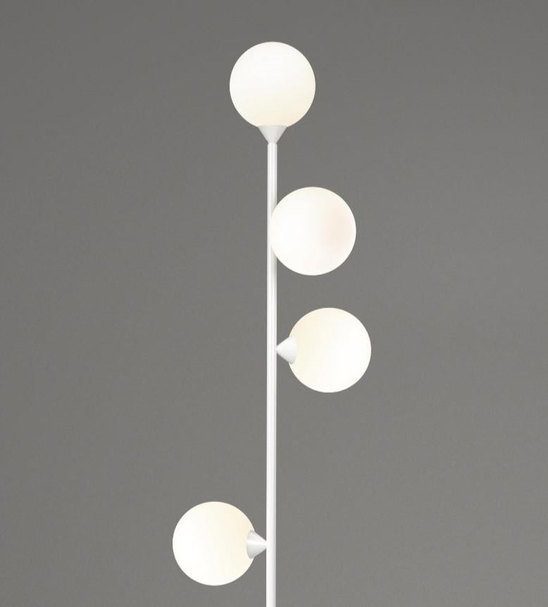 Vertikale Kugel-Stehlampe von Atelier Areti (Postmoderne) im Angebot