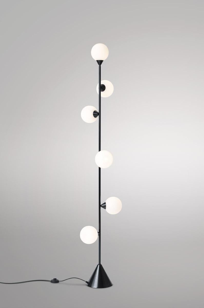 Vertikale Kugel-Stehlampe von Atelier Areti im Zustand „Neu“ im Angebot in Geneve, CH