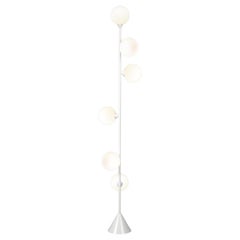 Lampadaire globe vertical d'Atelier Areti