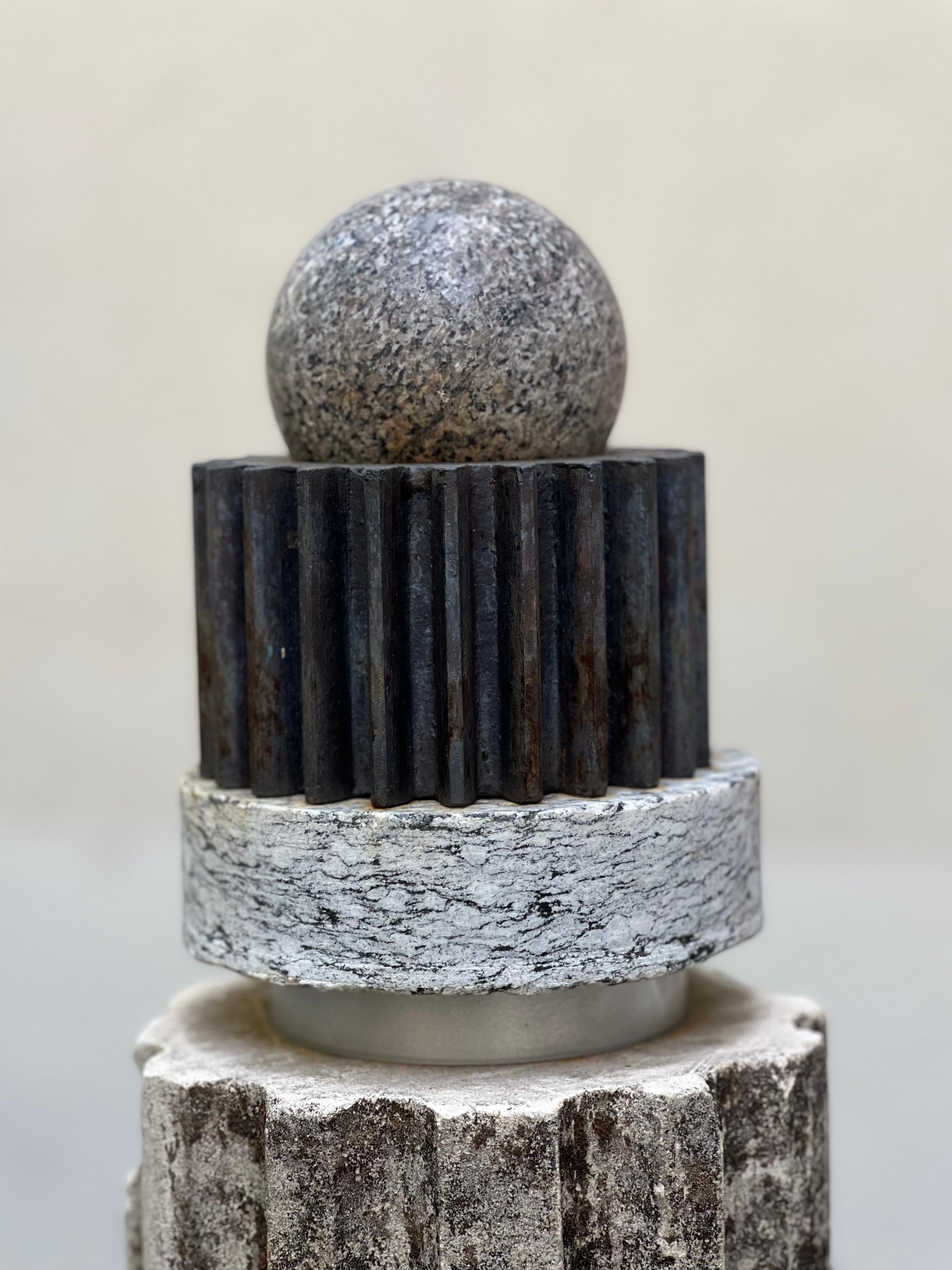 vertical Sculpture in Stone and Metal, Spinzi totem in vendita 2