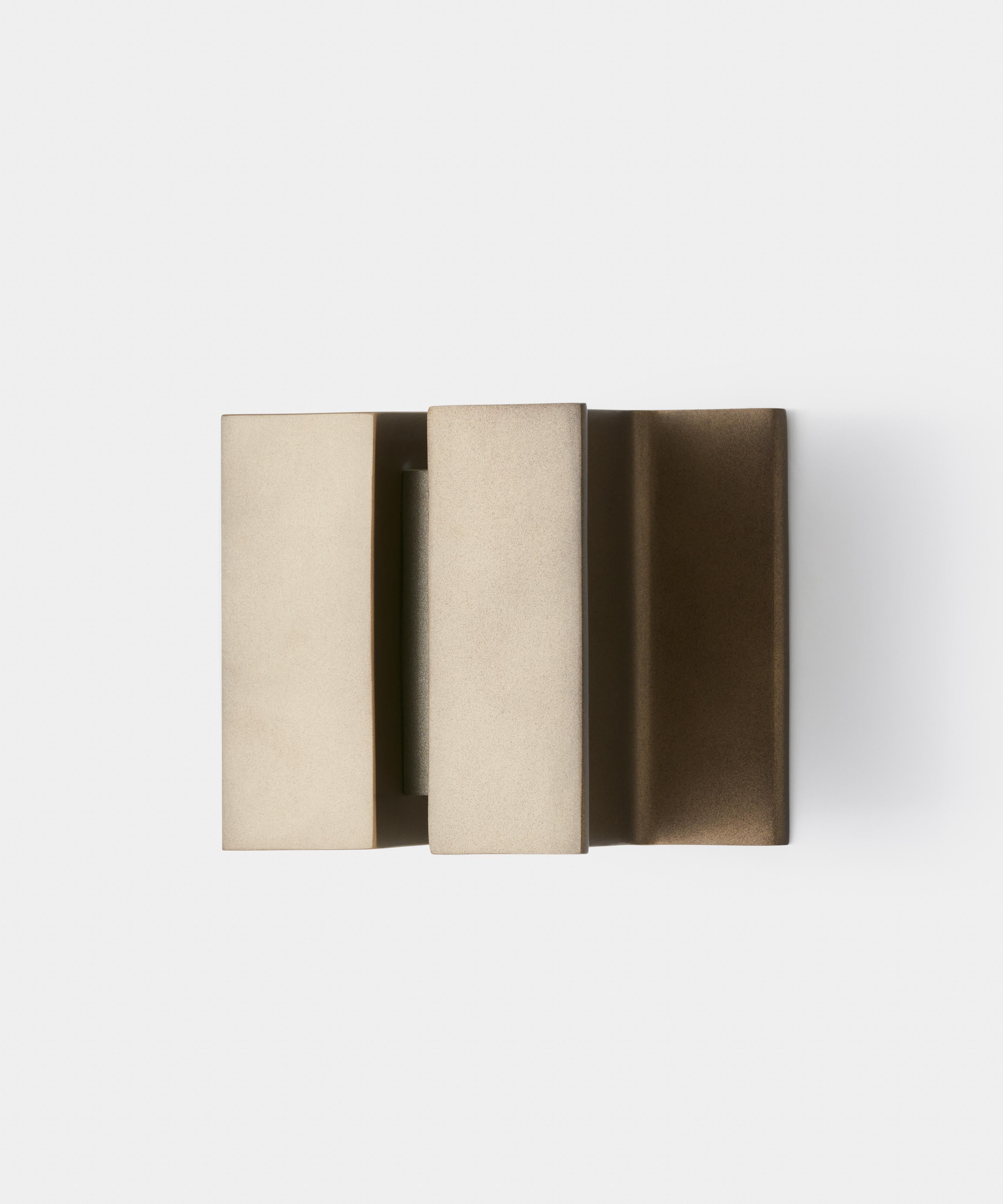 Contemporary Vertical Wall Light 'STRUCTURE PILAR & VIGA' 520.41V by Marco Casamonti/Studio Archea x TOOY

Compliant with USA electrical system
Model shown: Hardware in Bronzed still
Base with bracket included
Light source: integrated LED 8.5W 2700K