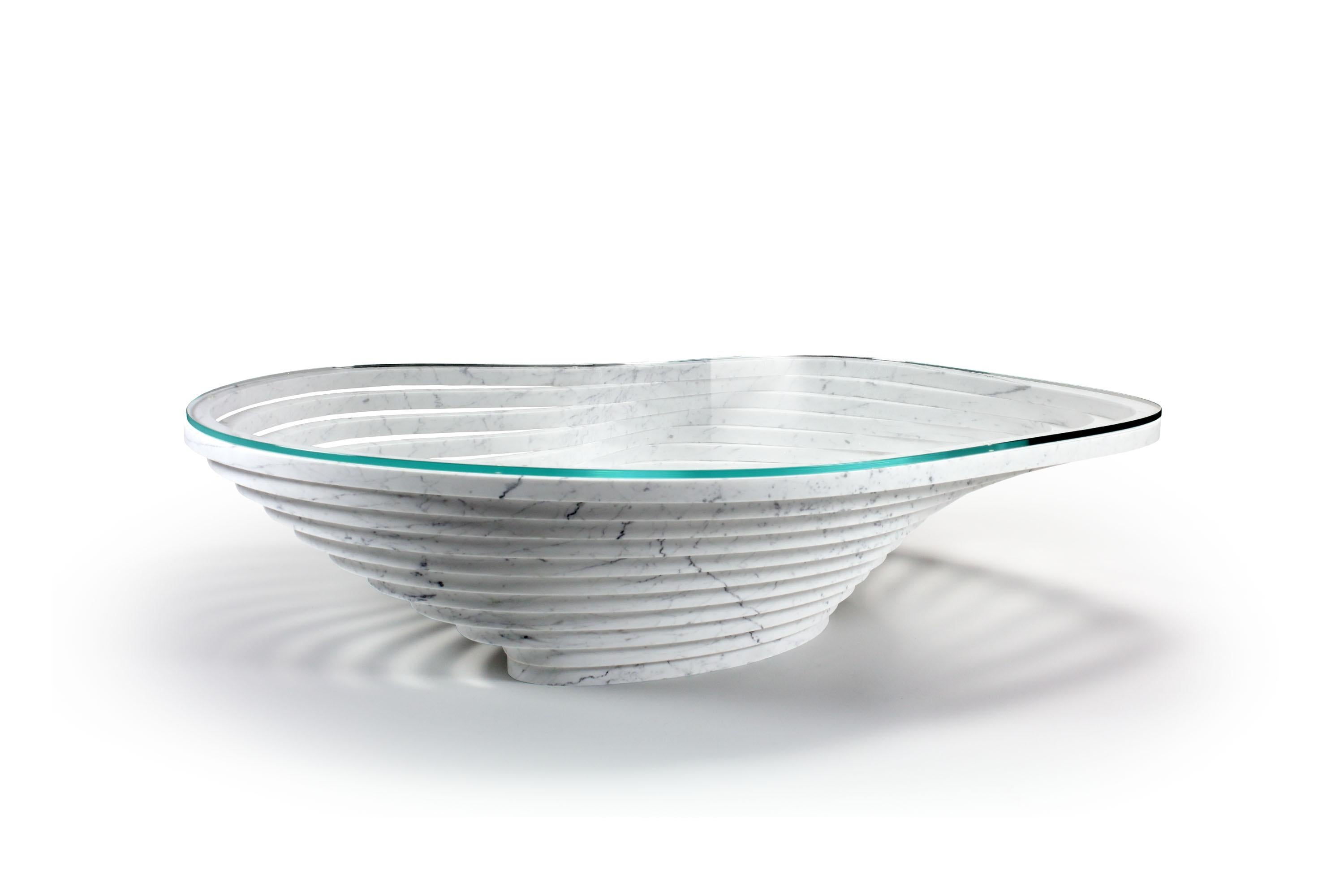Vertigo Couchtisch aus Marmor und extra-klarem Glas von Barberini & Gunnell im Zustand „Neu“ im Angebot in Geneve, CH