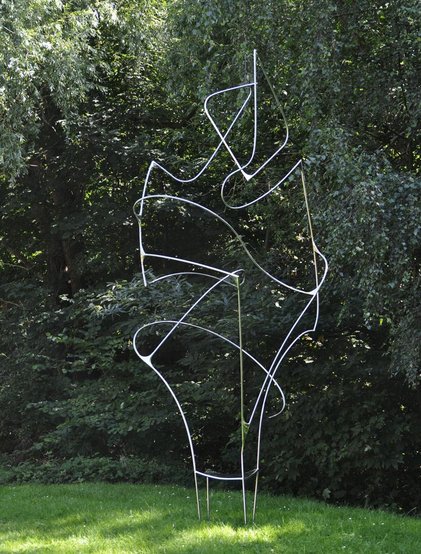 Sedia scultorea Vertigo ii di Pol Quadens 
Un pezzo unico.
Dimensioni: P 80 x L 120 x H 300 cm.
Materiali: Acciaio inossidabile lucidato.

Pol Quadens è nato a Bruxelles. Suo padre era attivo nel campo dei compositi e dell'industria metallurgica e