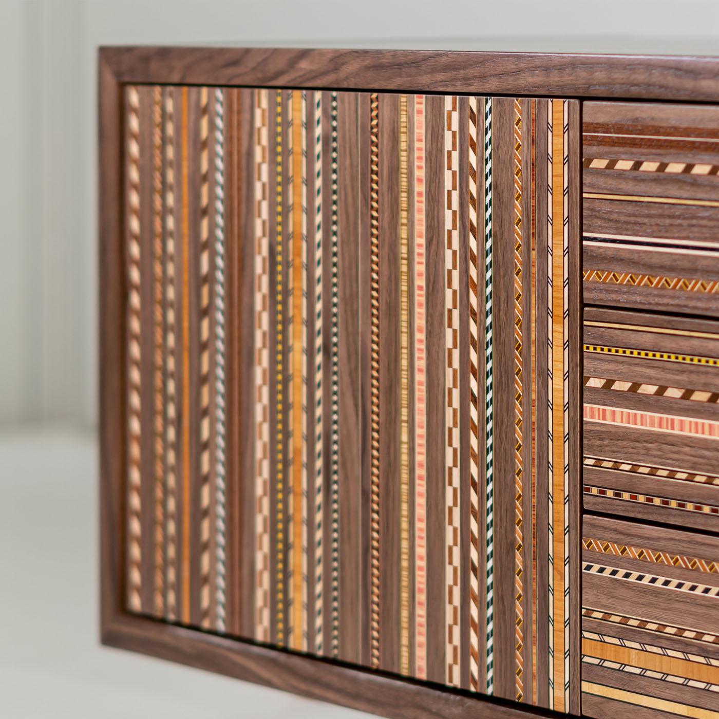 XXI secolo e contemporaneo Credenza Vertigo in noce intarsiato policromo di CG Capelletti in vendita