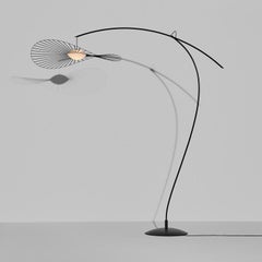 PETITE FRITURE Vertigo Nova, Stehlampe, Schwarz/Weiß, Designer Constance Guisset