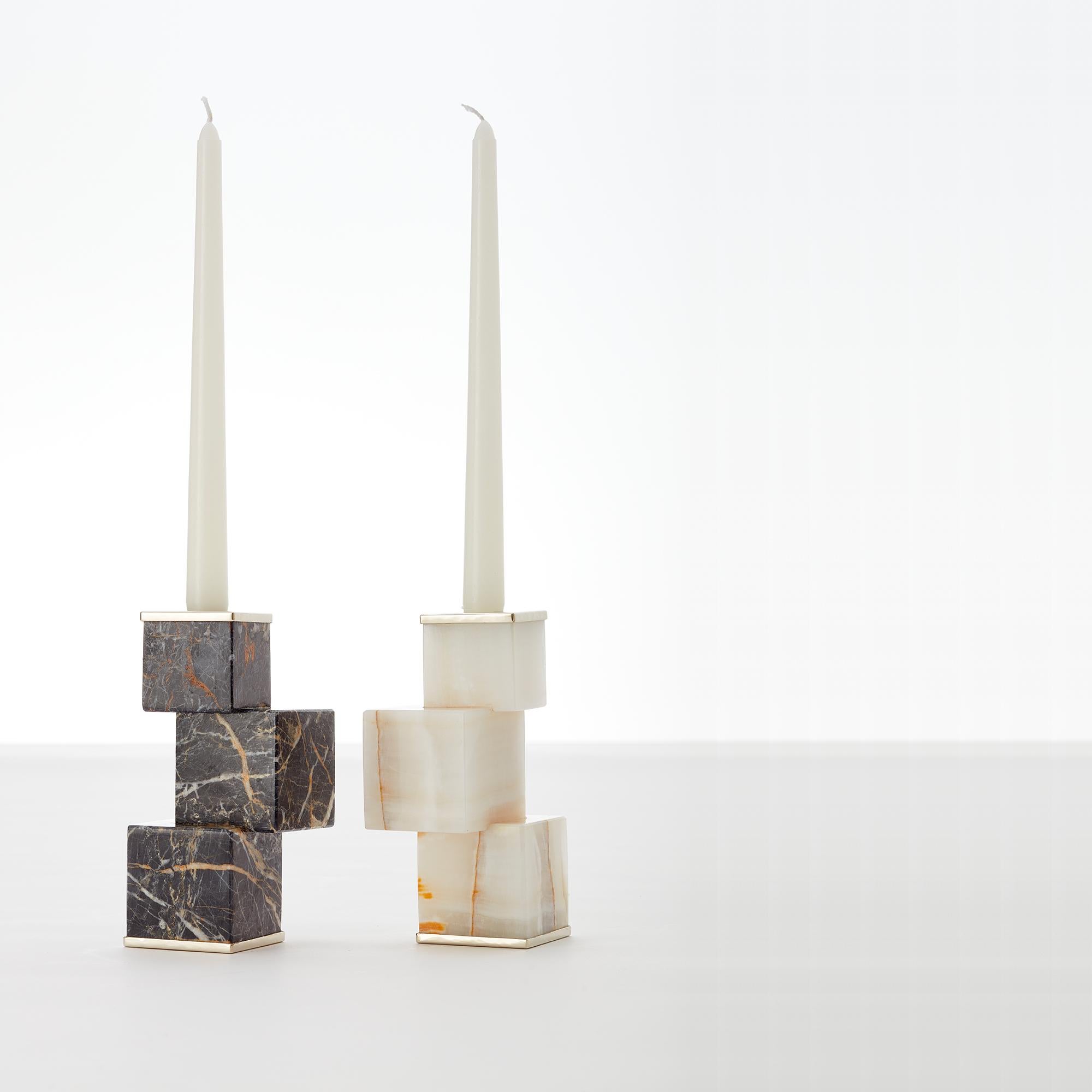 Kurzer schwarzer Onyxstein-Kerzenhalter aus Stein von Vertigo (Handgefertigt) im Angebot