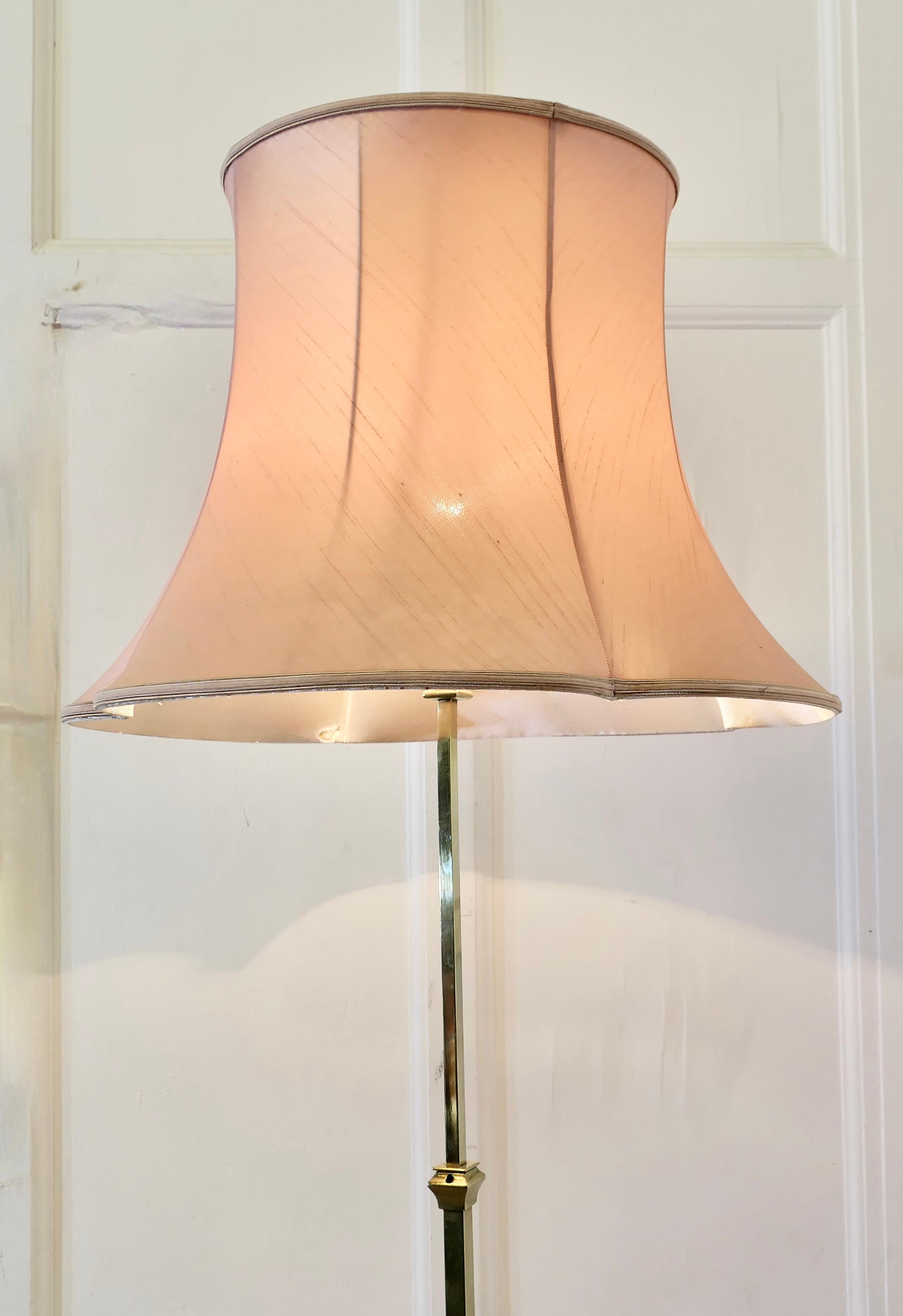 Très attrayant lampadaire Arts and Crafts en laiton, lampe standard en vente 1