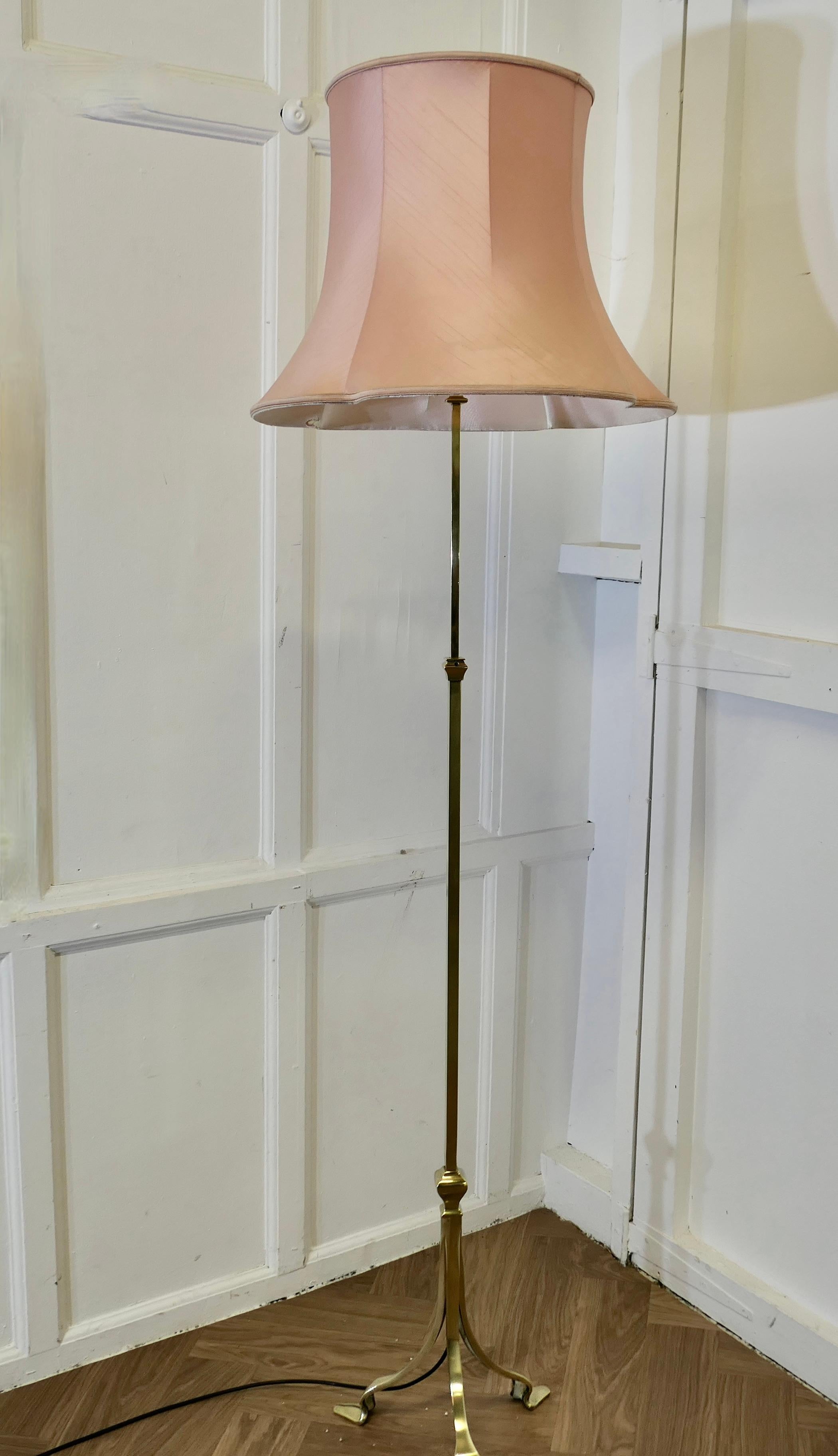 Très attrayant lampadaire Arts and Crafts en laiton, lampe standard en vente 2