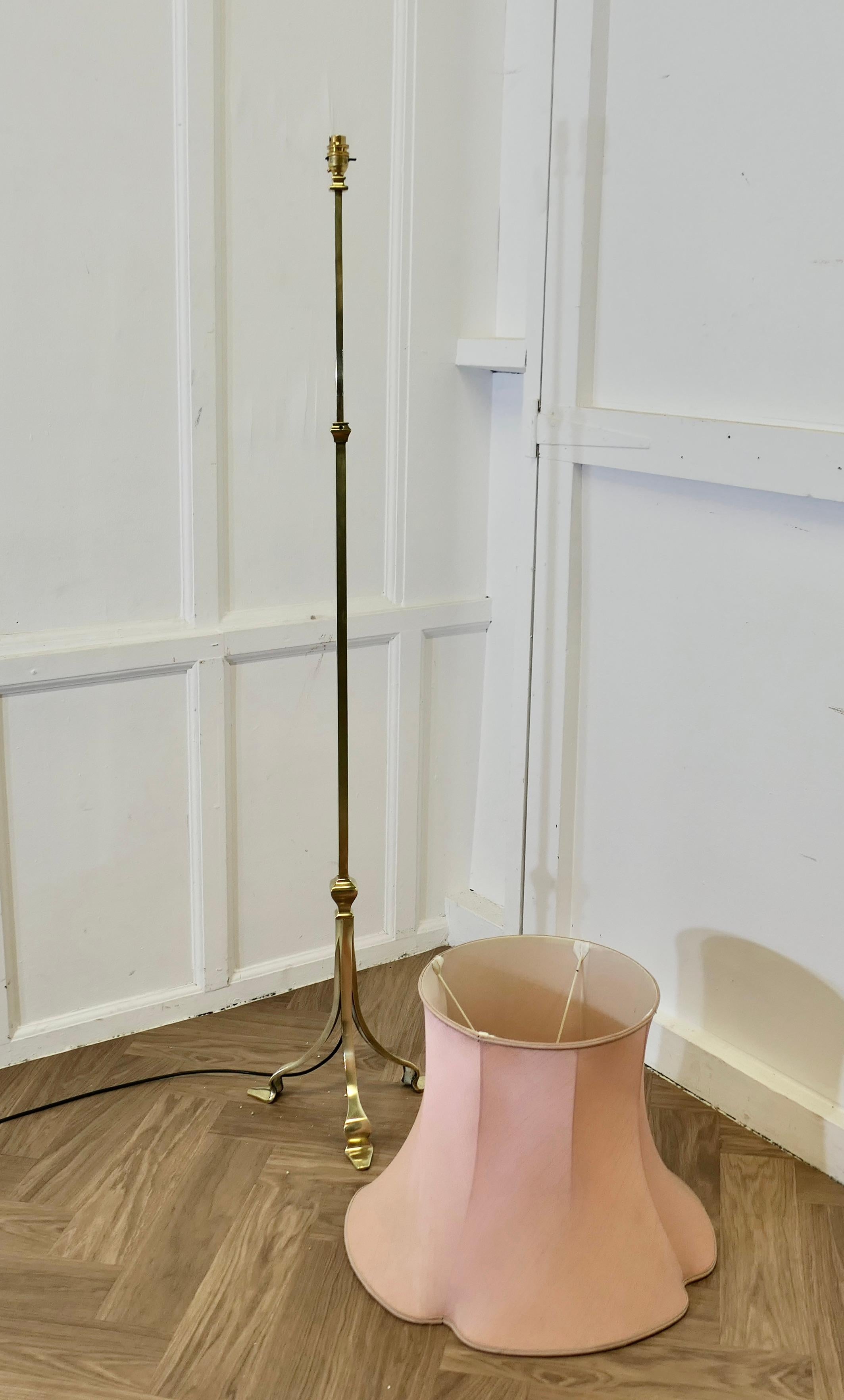 Très attrayant lampadaire Arts and Crafts en laiton, lampe standard en vente 3