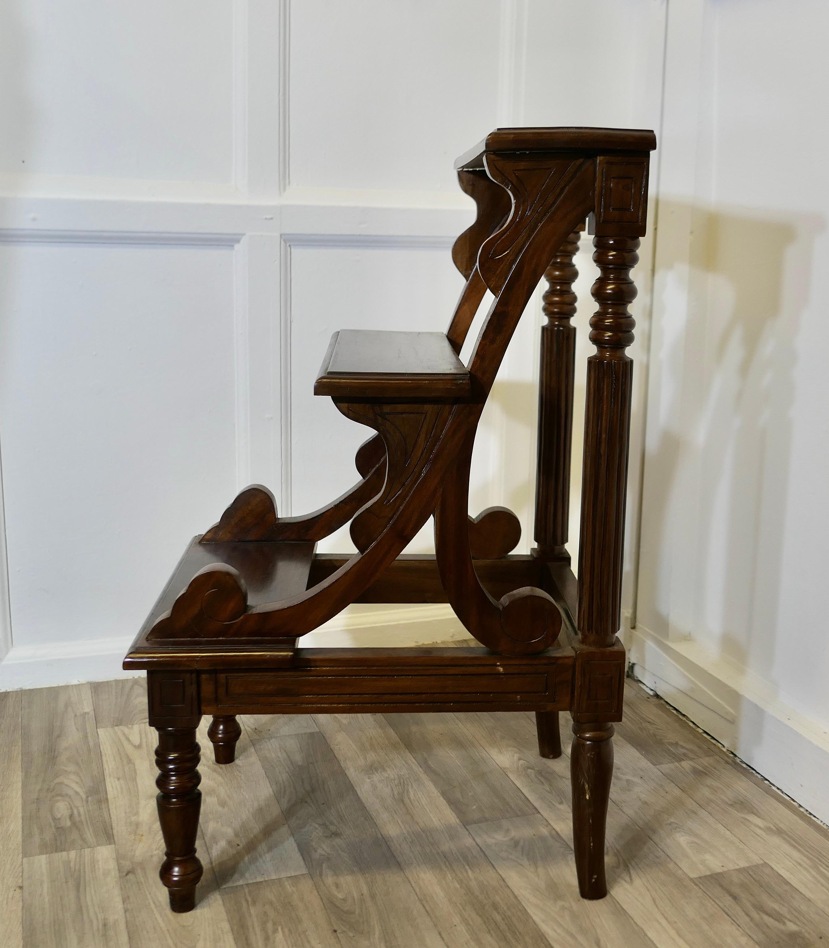 Mid-20th Century Very Attractive Edwardian Style Library Steps   This is a sturdy solid piece