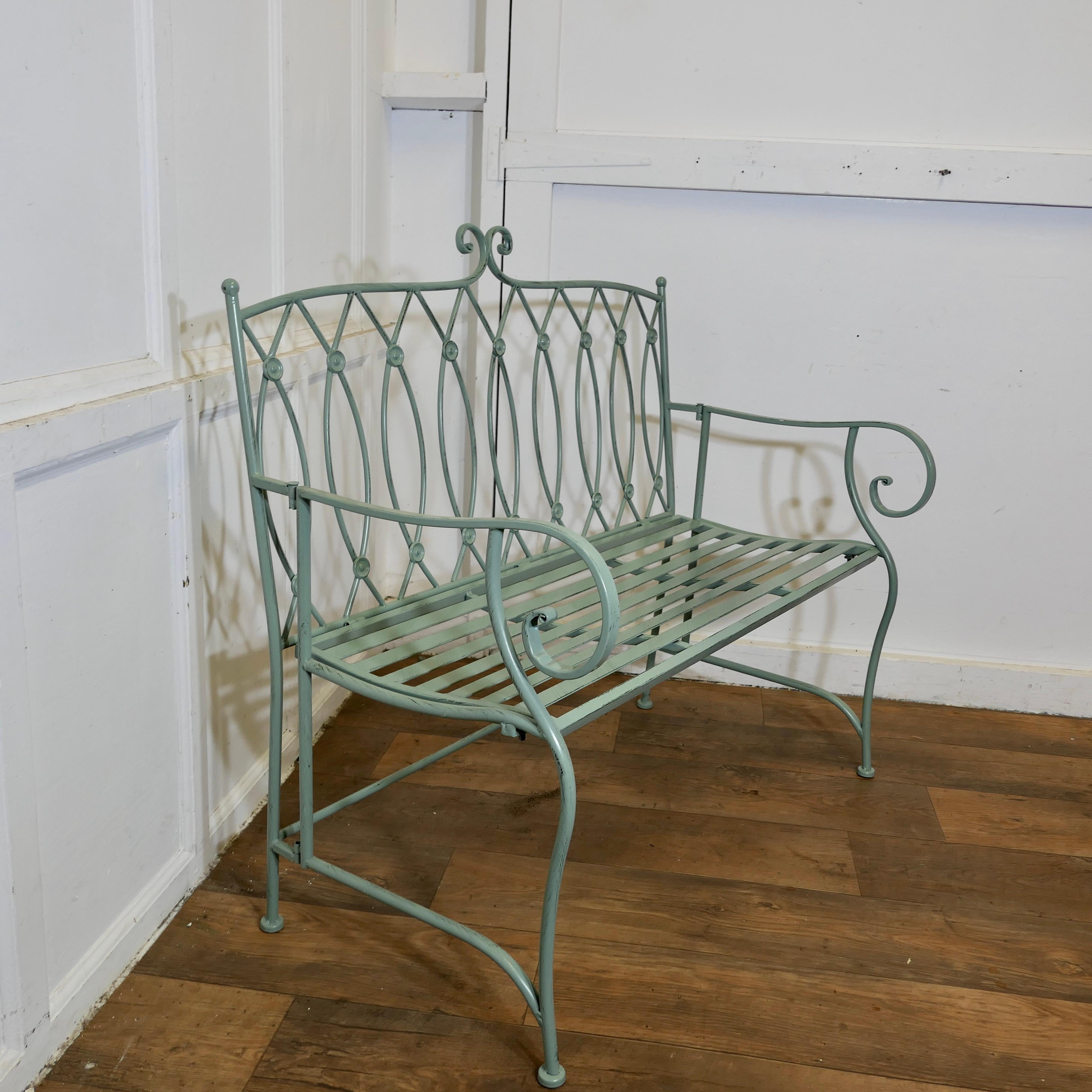 Very Attractive French Folding Green Metal Garden Bench In Good Condition In Godshill, Isle of Wight