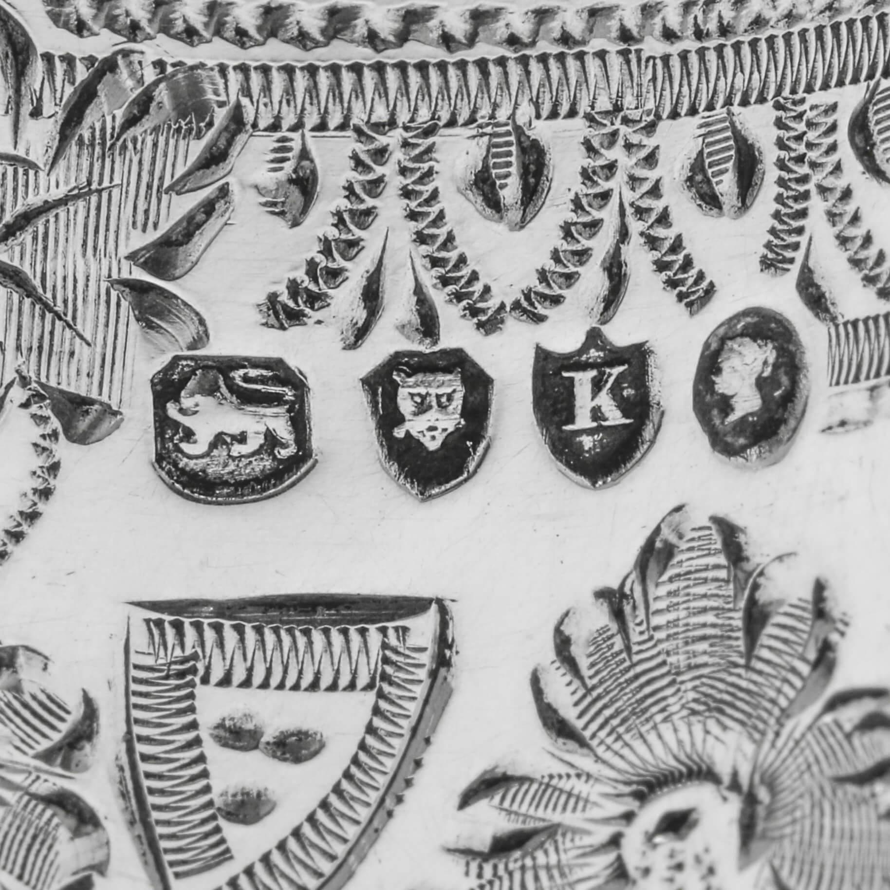 Atractivo Juego Victoriano Antiguo de Condimentos de Plata de Ley en Caja, 1885 Plata esterlina en venta