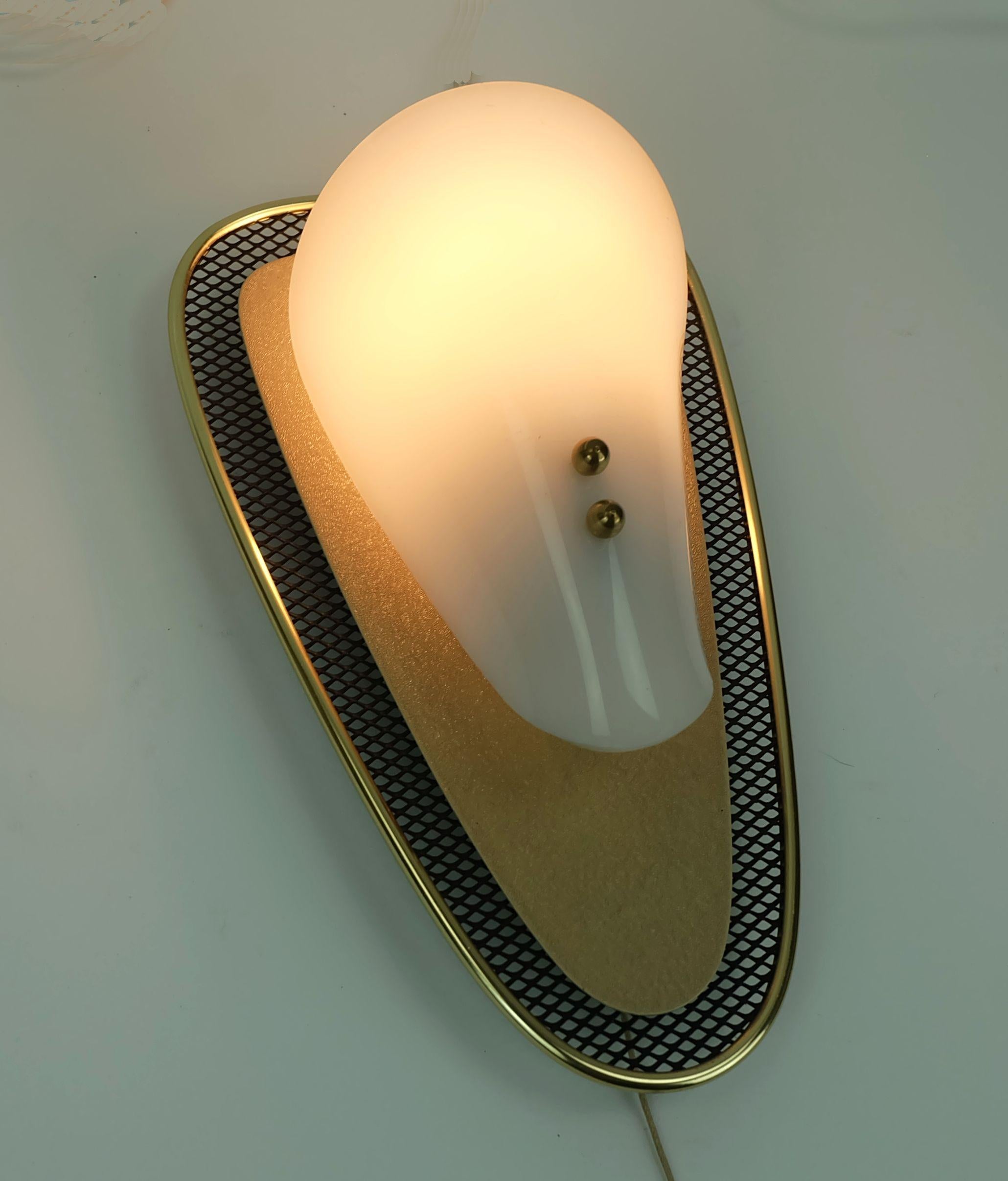 very beautiful 1950s SCONCE metal mesh and brass with white acrylic shade For Sale 3