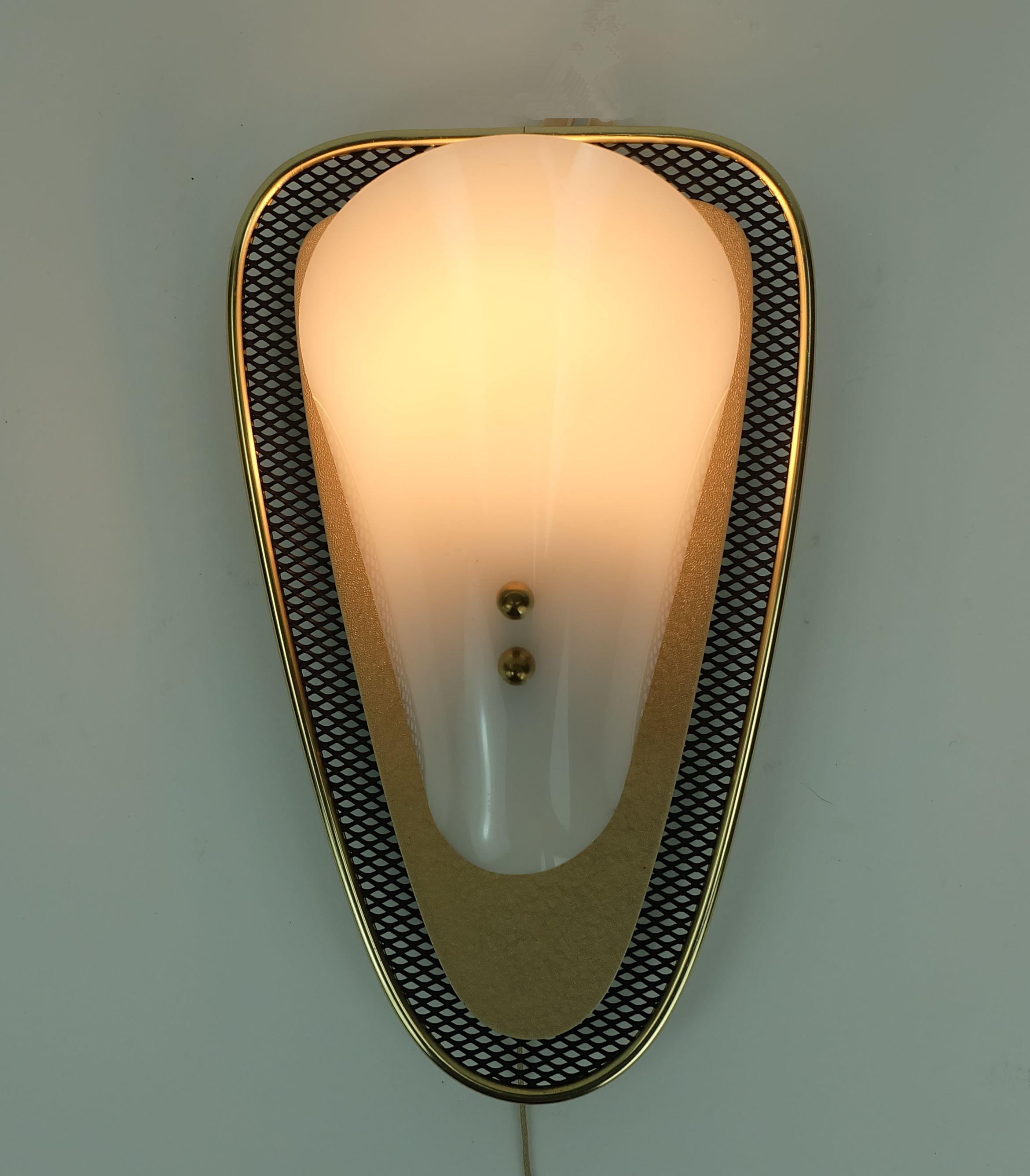 very beautiful 1950s SCONCE metal mesh and brass with white acrylic shade For Sale 2