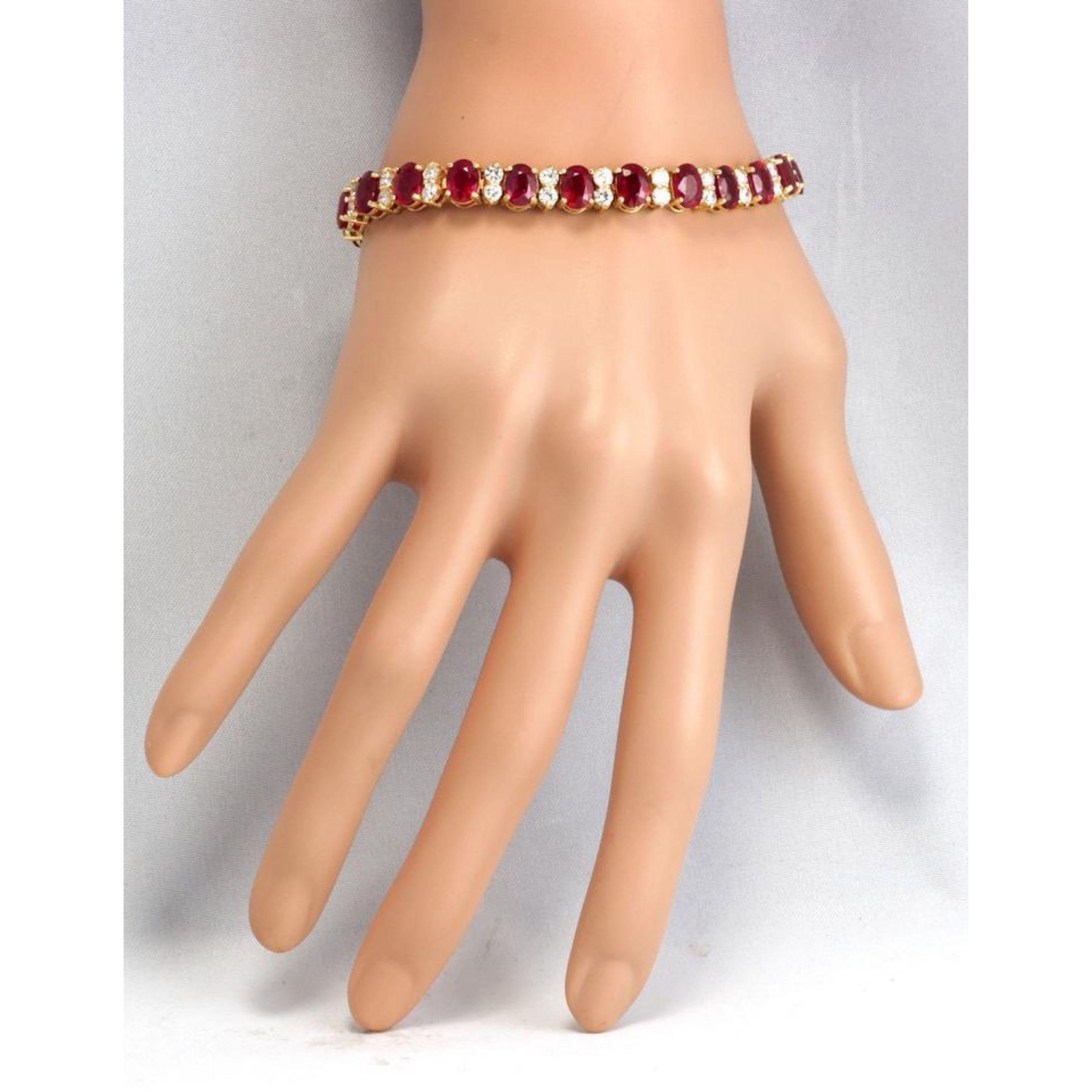 Very Beautiful 29.80 Carat Ruby and Natural Diamond 14 Karat Solid Gold Bracelet For Sale 3