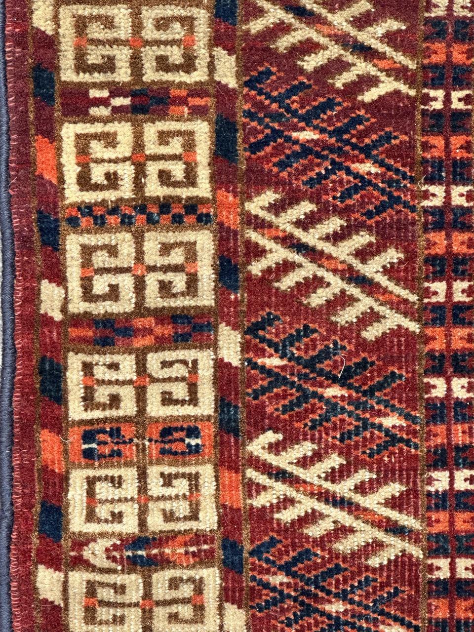 Très beau et raffiné tapis carré turc antique en vente 8