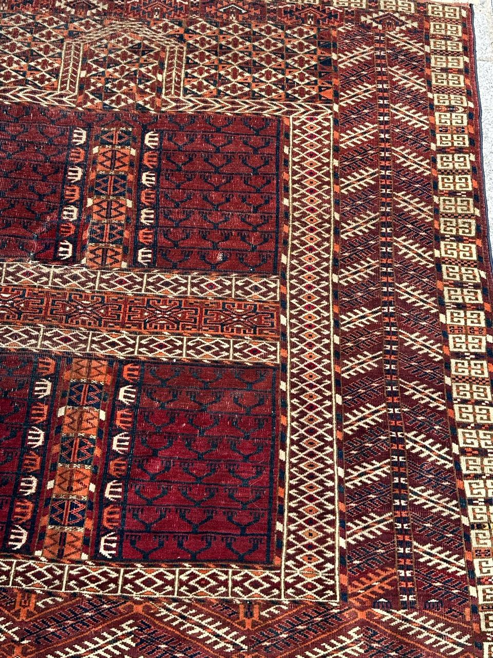Tribal Très beau et raffiné tapis carré turc antique en vente