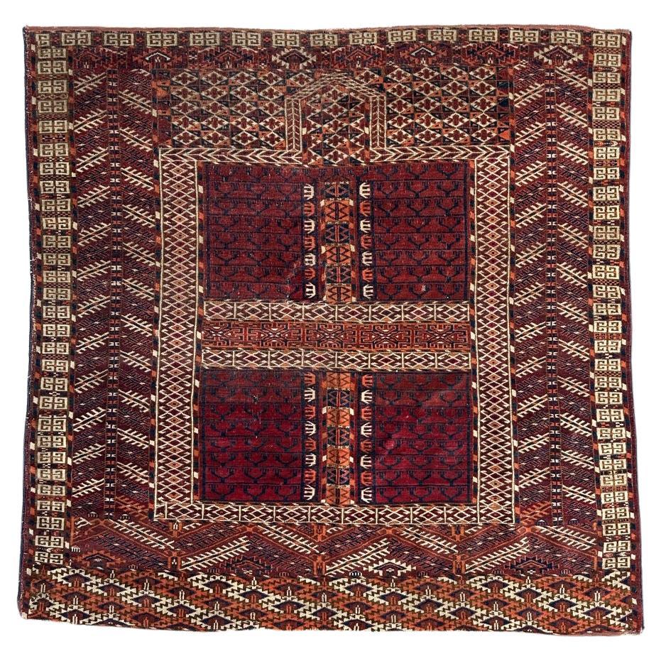 Très beau et raffiné tapis carré turc antique