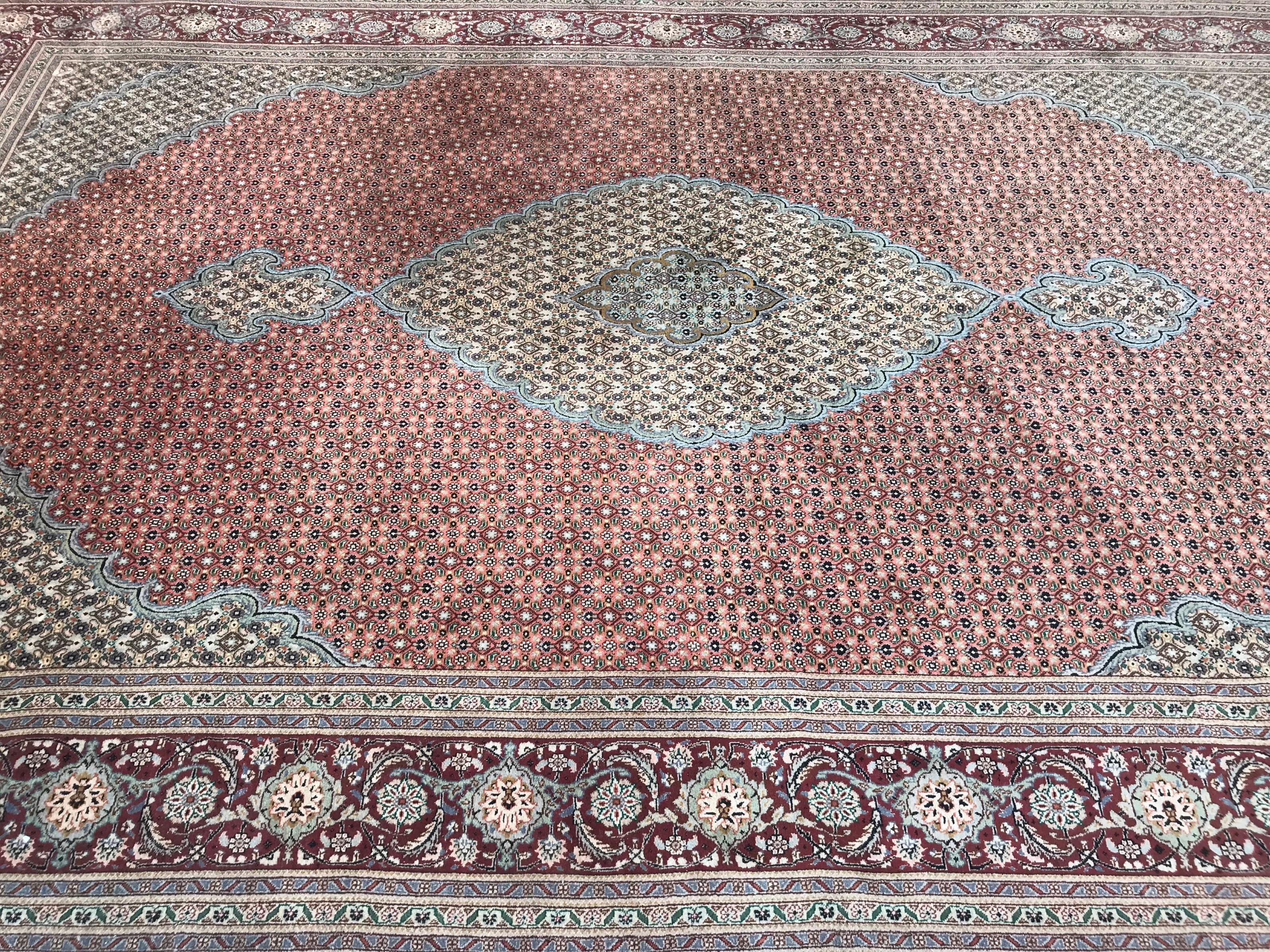 Bobyrug’s Very Beautiful and Fine Vintage Tabriz Rug In Good Condition For Sale In Saint Ouen, FR