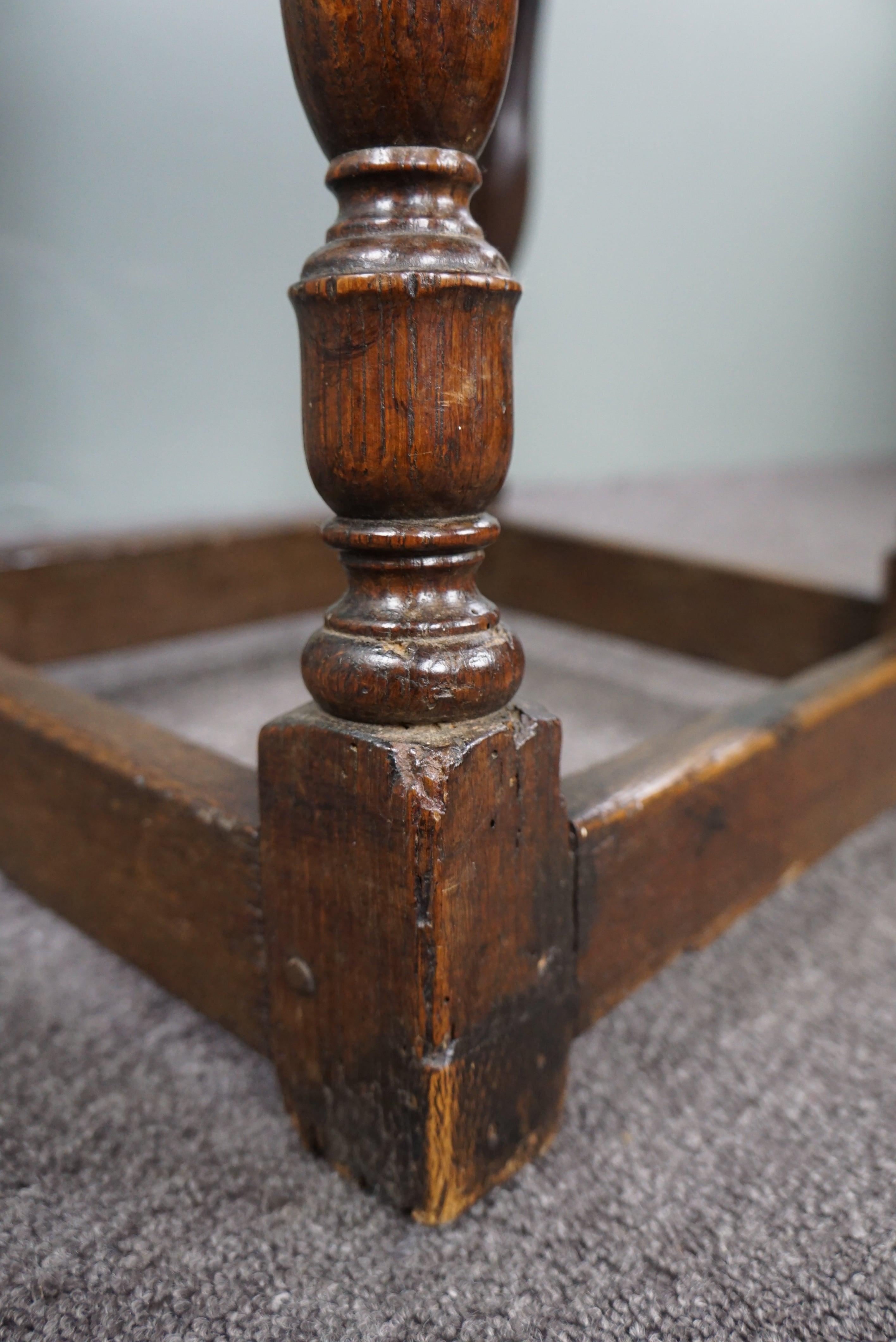 Very beautiful and original 16th-century English oak joint stool For Sale 5