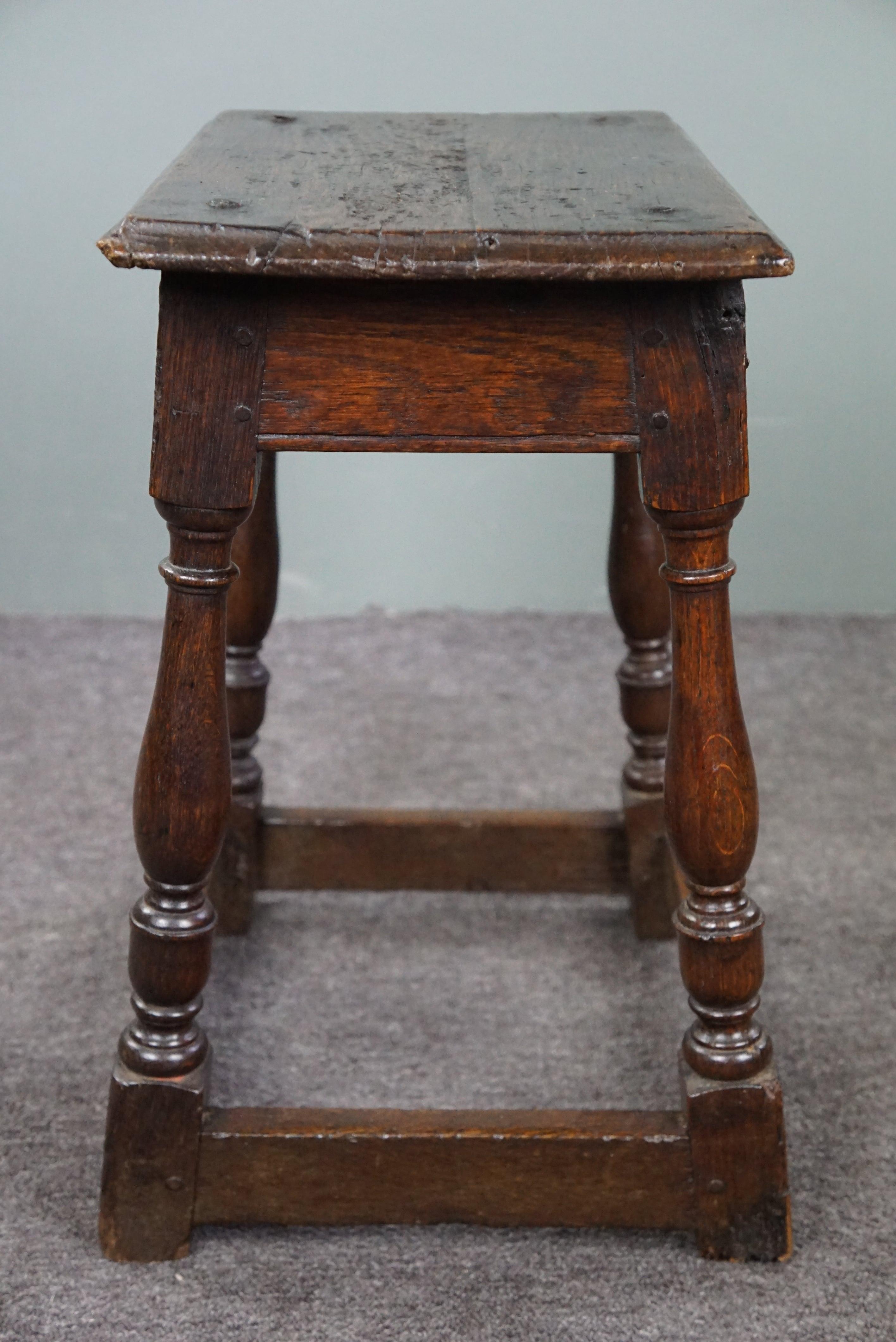 Wood Very beautiful and original 16th-century English oak joint stool For Sale