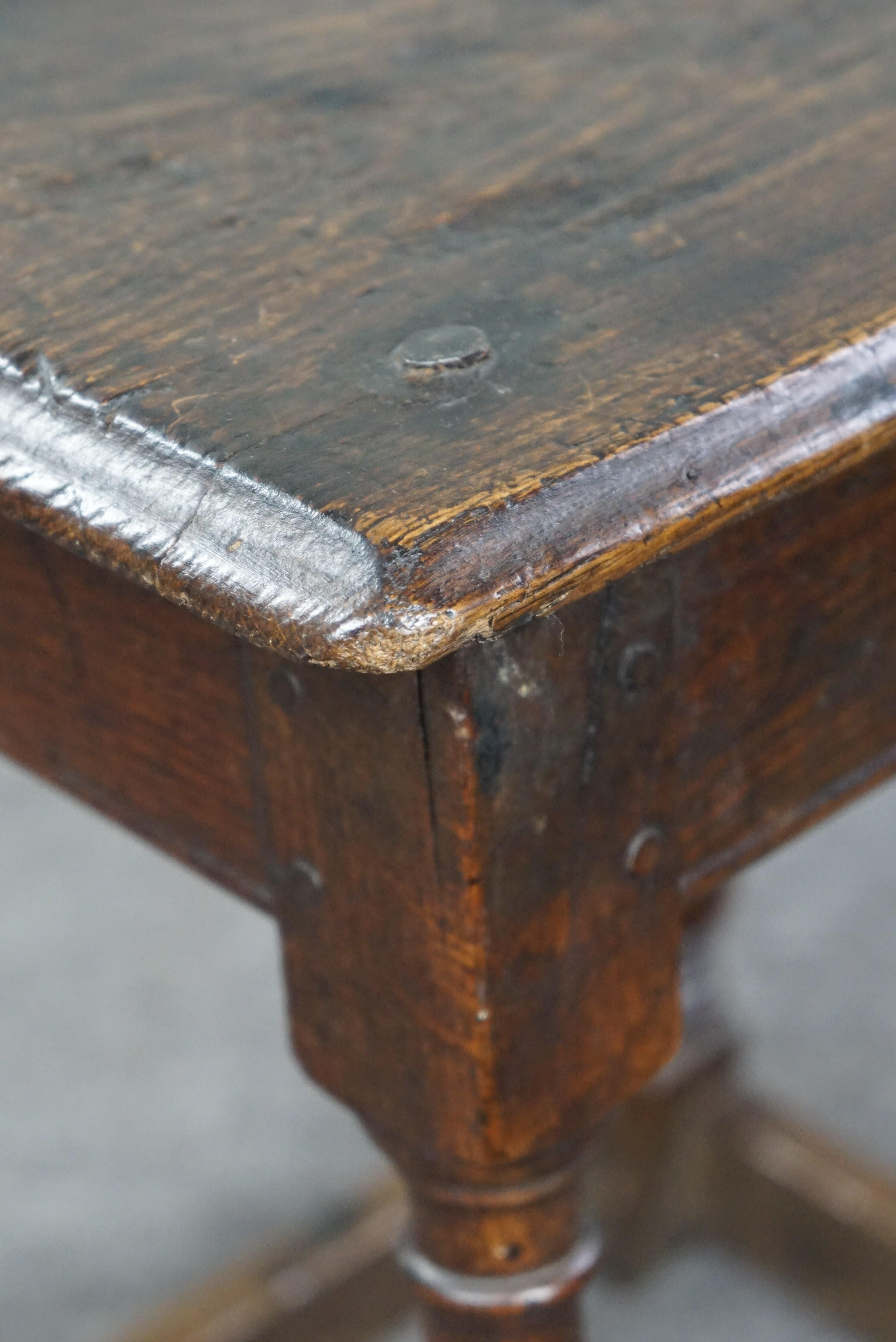 Very beautiful and original 16th-century English oak joint stool For Sale 4