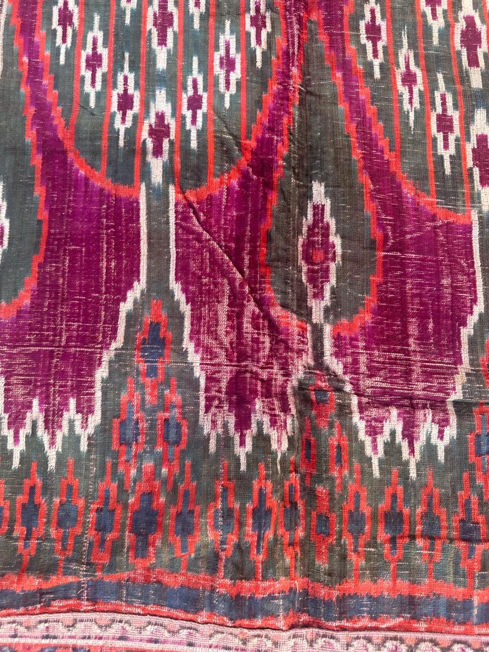 Muy bonito y raro tapiz antiguo de terciopelo de seda kashan en venta 1