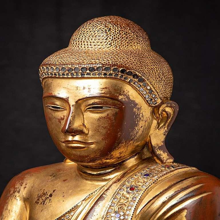 Eine sehr schöne antike burmesische Mandalay-Buddha-Statue aus Burma (Holz) im Angebot