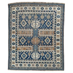Preciosa alfombra antigua caucásica shirvan
