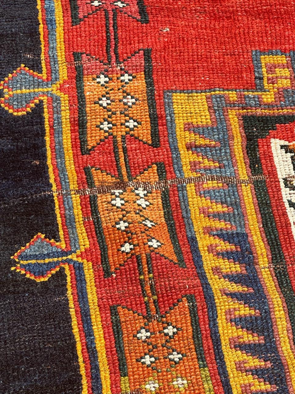Preciosa alfombra kurda antigua de colores en venta 12