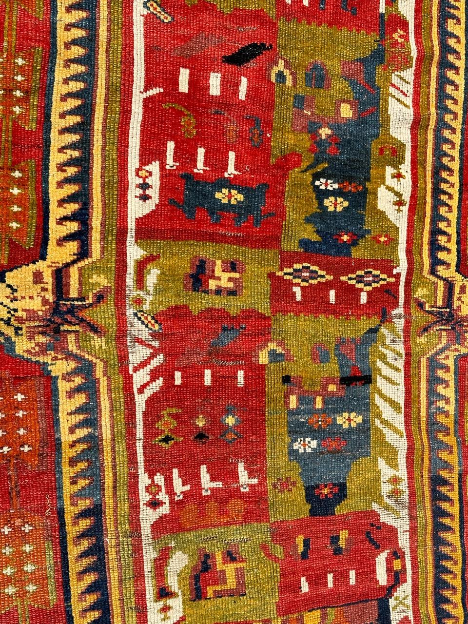 Preciosa alfombra kurda antigua de colores en venta 1
