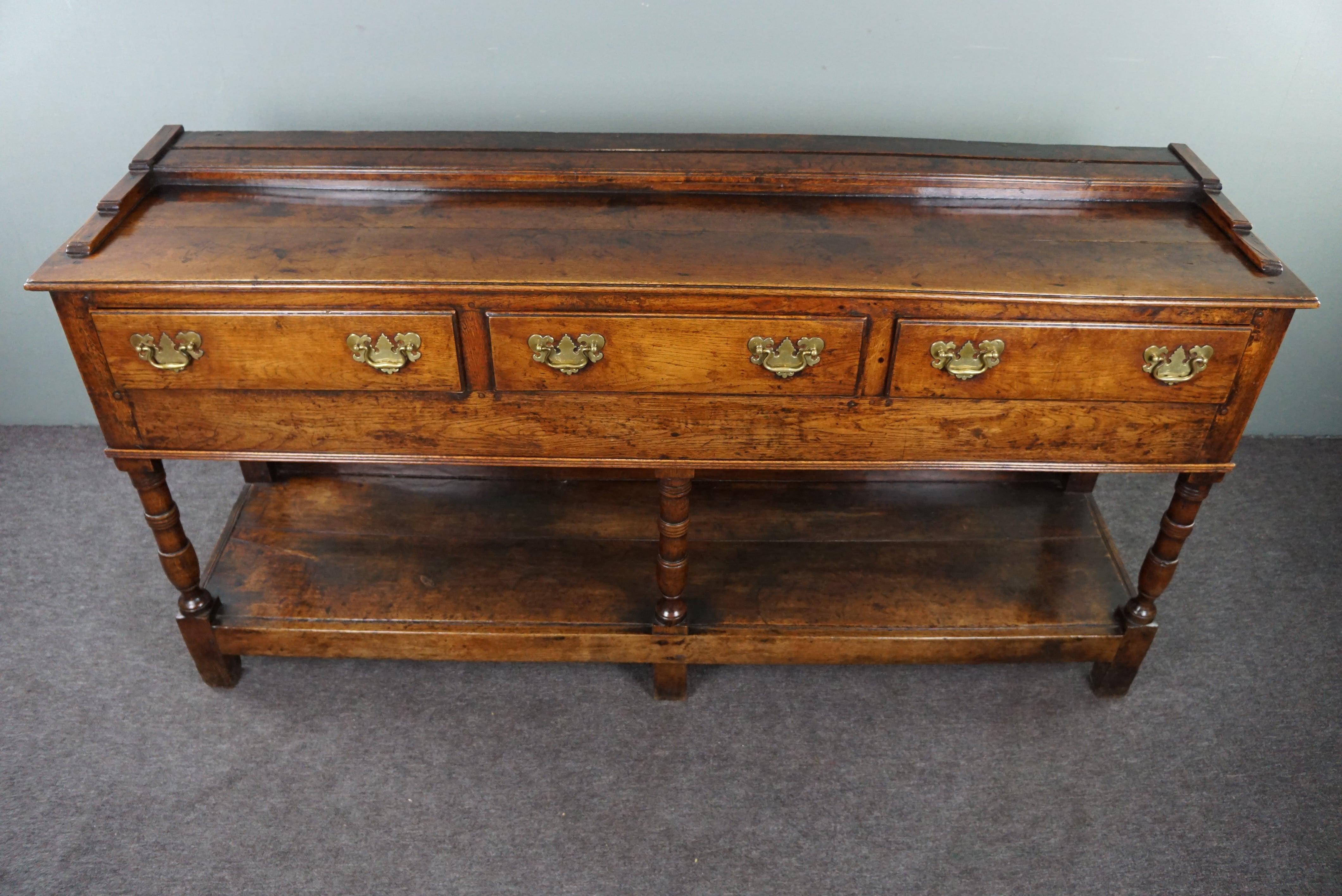Wood Very beautiful antique English oak dresser, mid-18th century For Sale