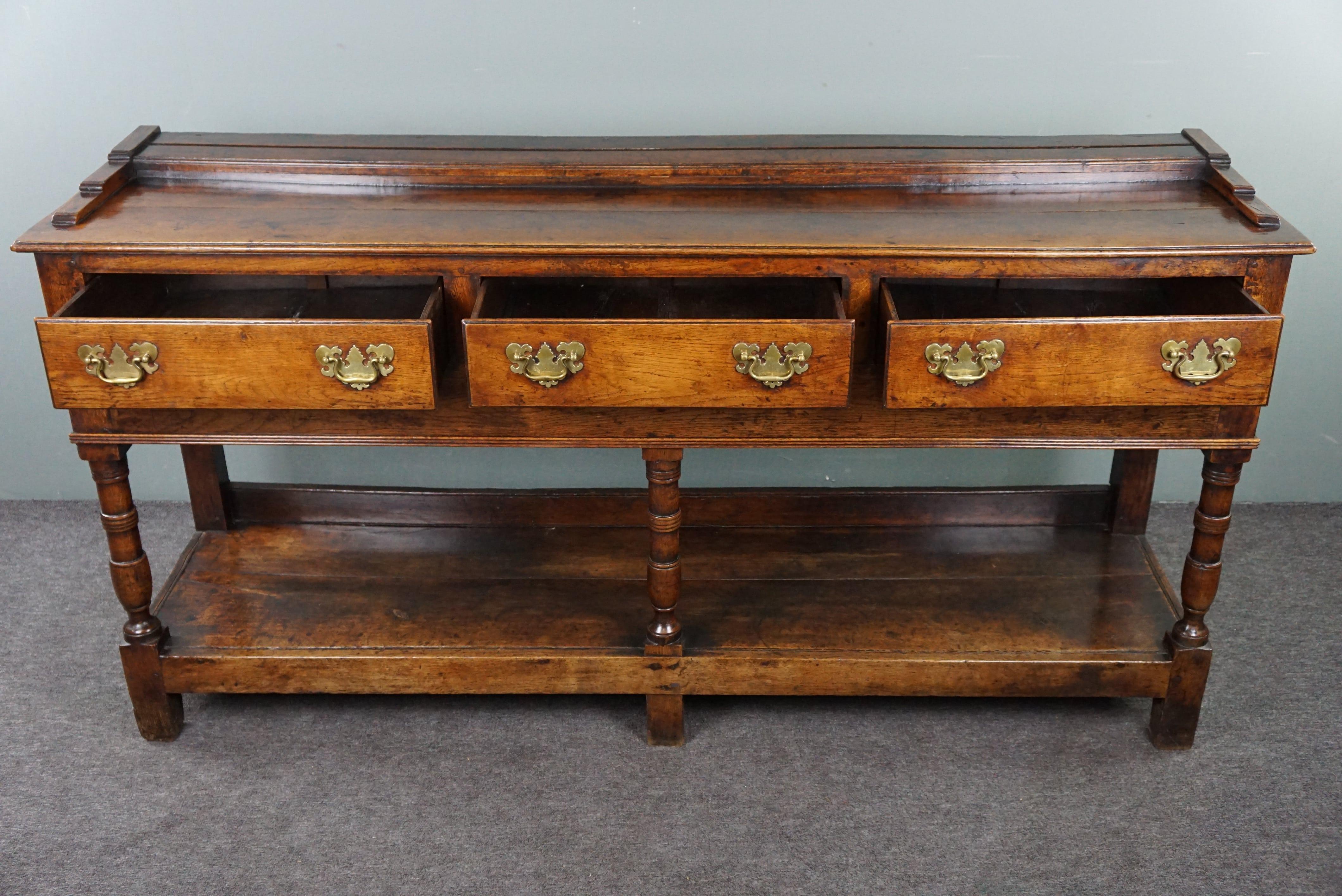 Very beautiful antique English oak dresser, mid-18th century For Sale 1