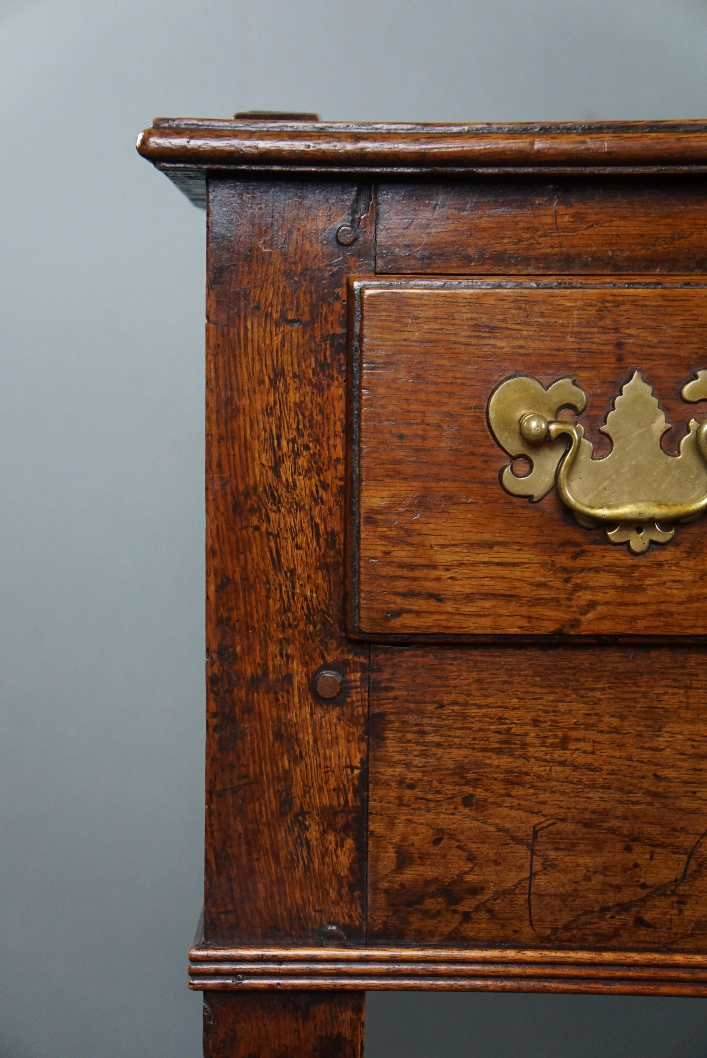 Very beautiful antique English oak dresser, mid-18th century For Sale 3
