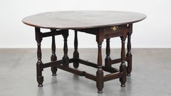 Very beautiful antique English oak gateleg table with an excellent patina