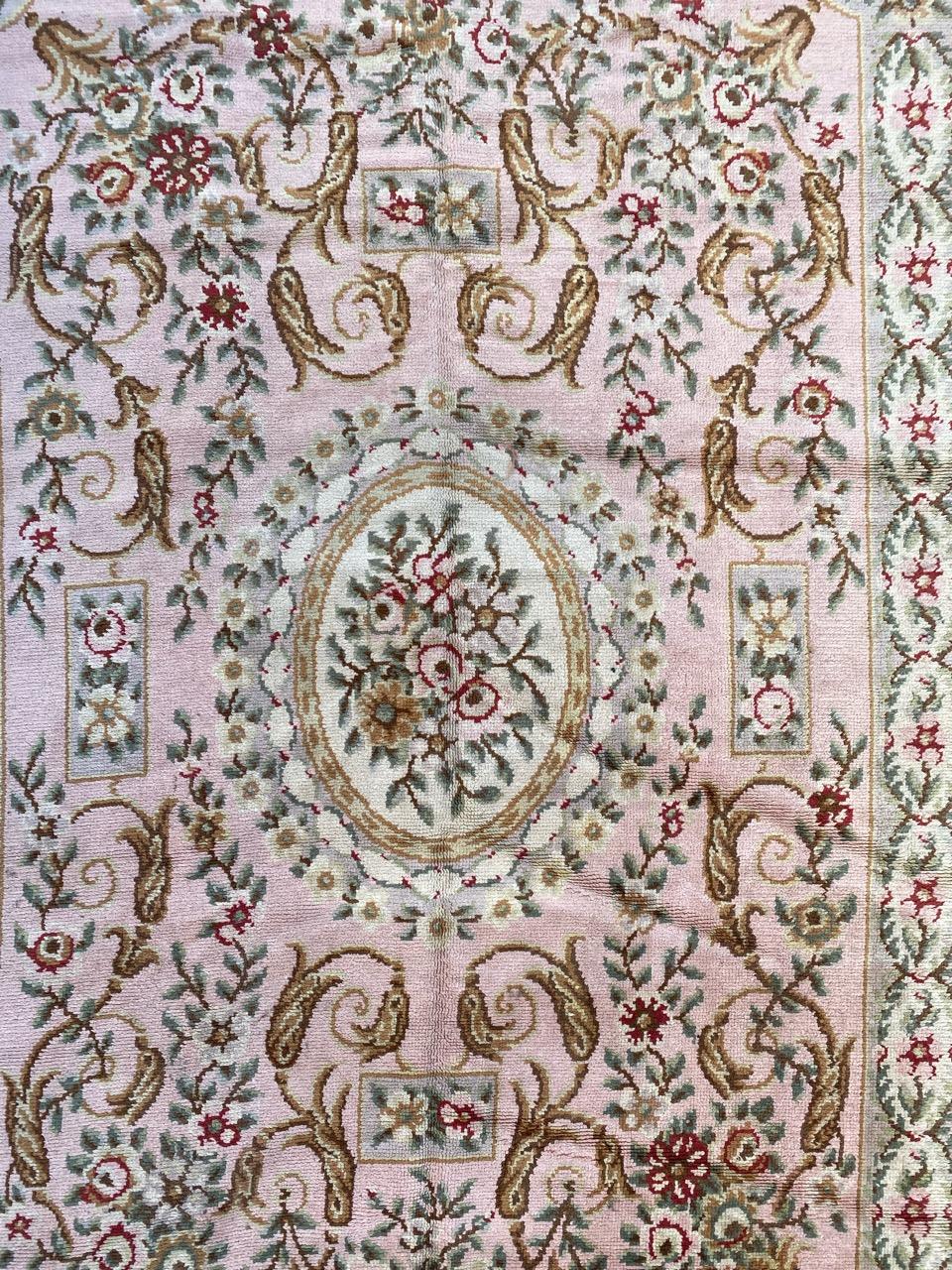 Nice early 20th century french Aubusson rug with beautiful floral savonnerie design and pretty colors, entirely knotted with wool velvet on cotton and jute foundation.

✨✨✨
