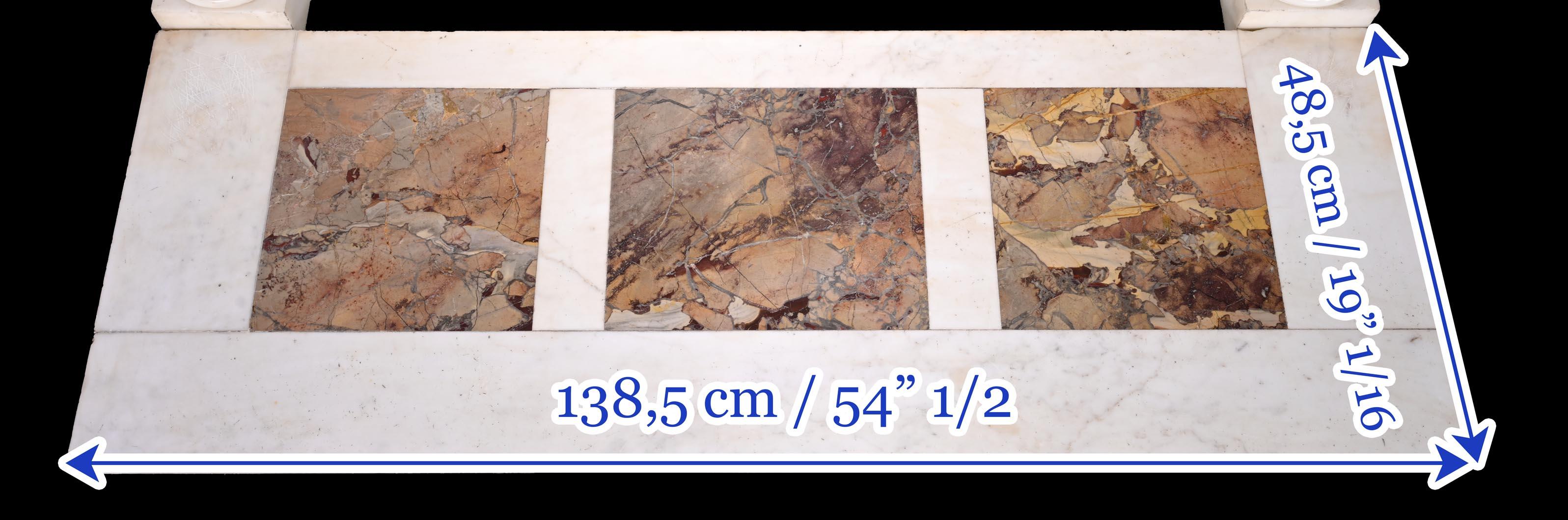Bellissimo camino antico in stile Luigi XVI in marmo statuario di Carrara in vendita 4