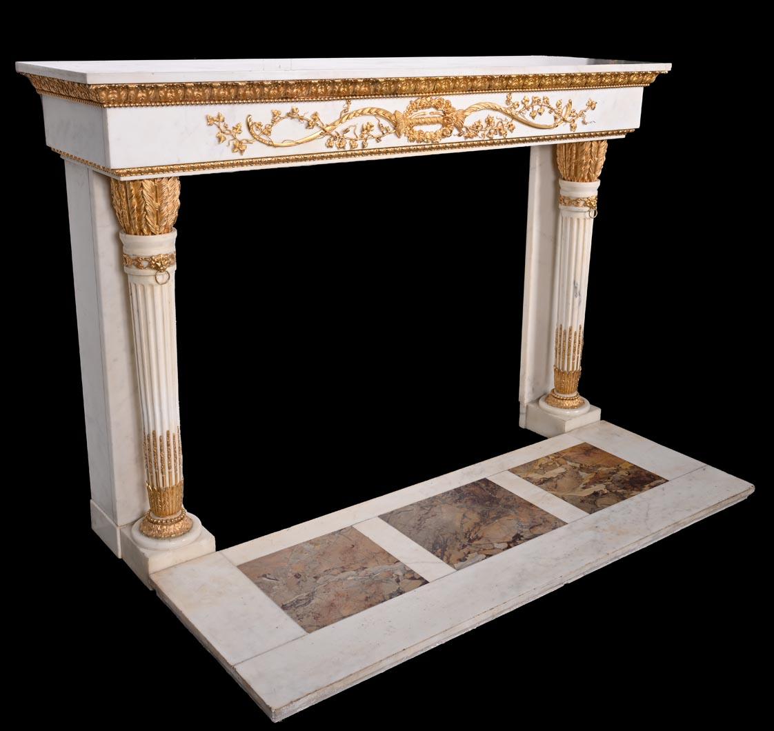 Bronzo Bellissimo camino antico in stile Luigi XVI in marmo statuario di Carrara in vendita