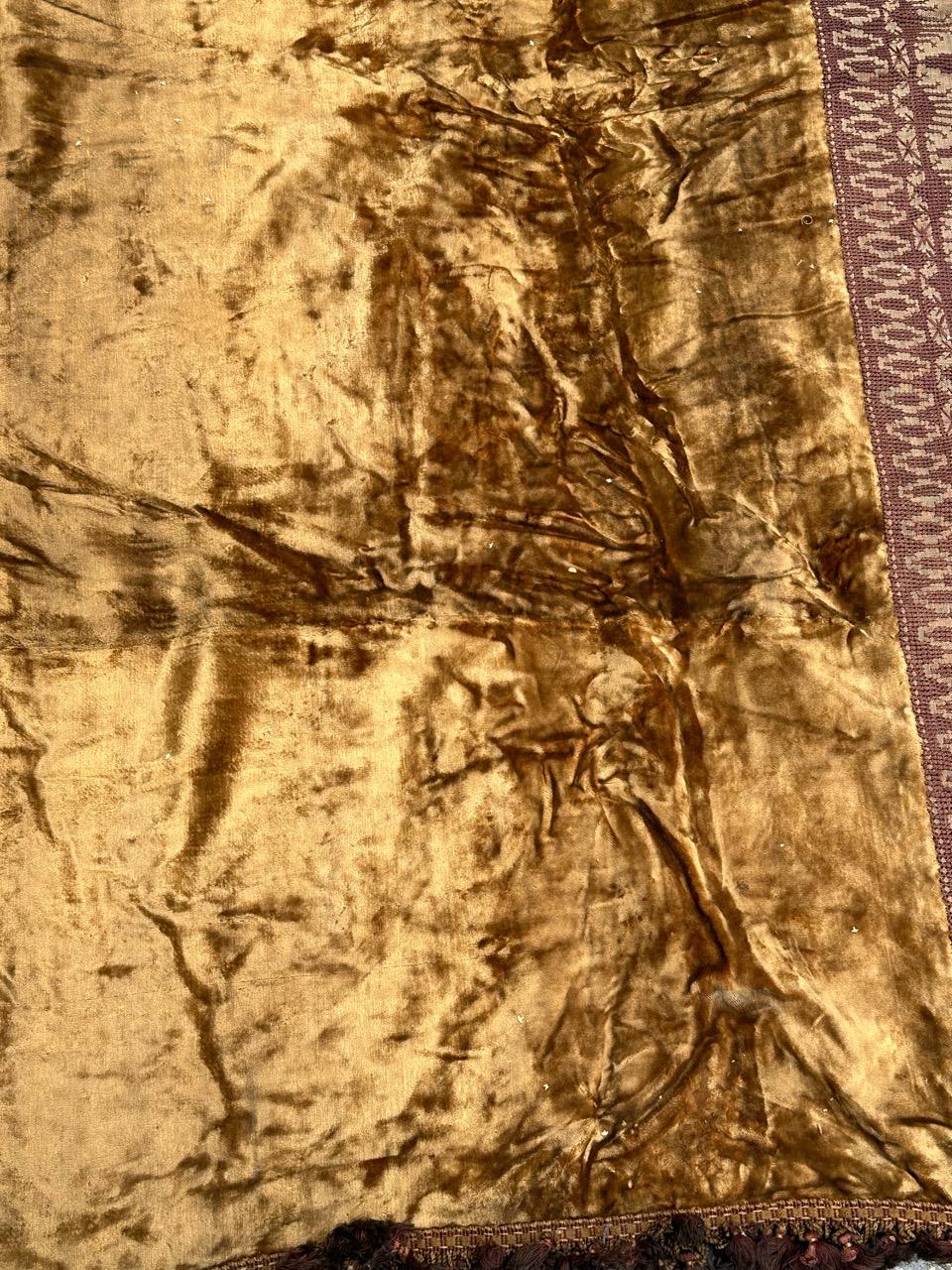 Very Beautiful Antique Pair of silk velvet Curtains For Sale 5