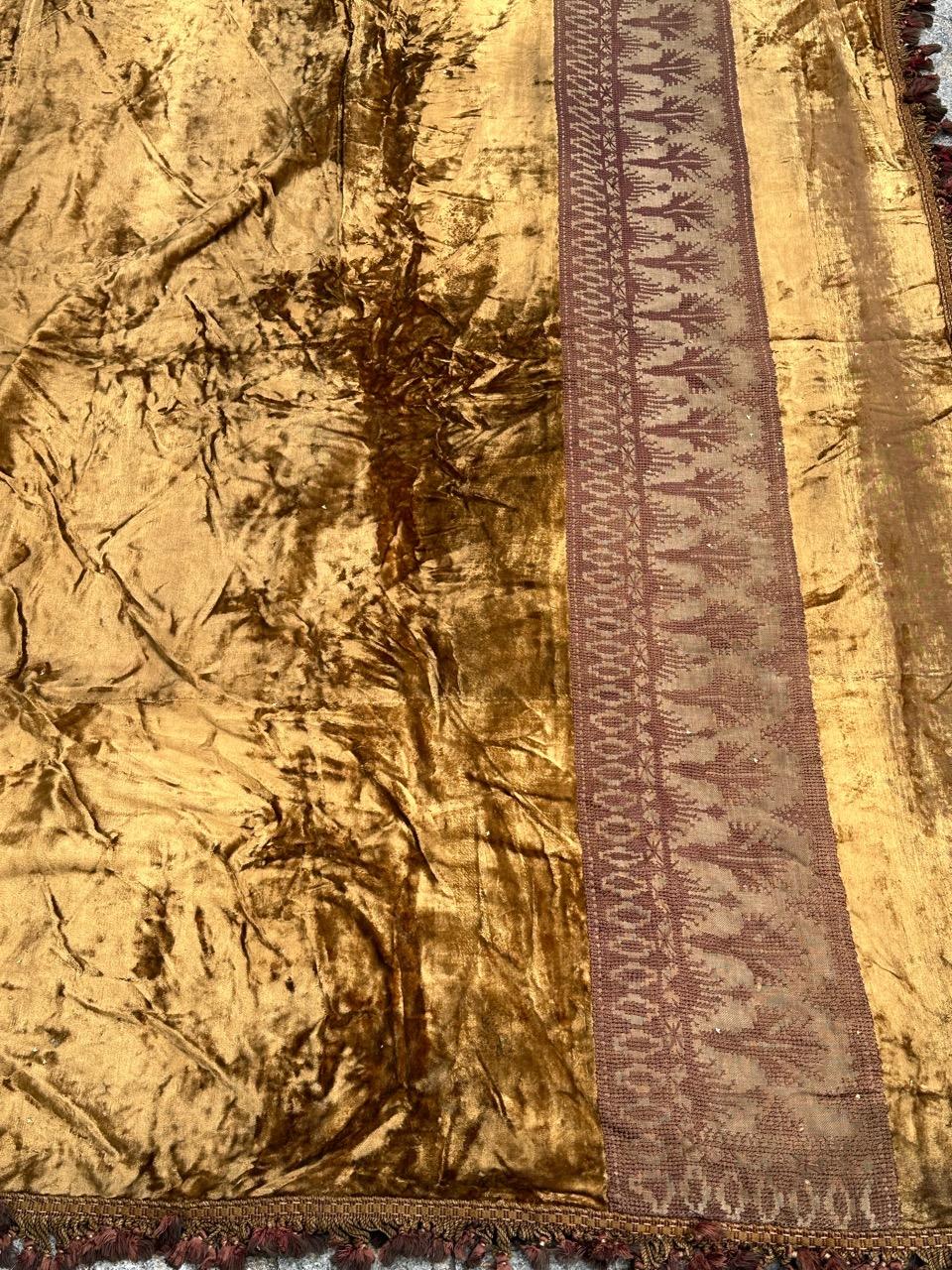 Wonderful pair of curtains from late 19th century, with a nice silk velvet tissue and a needlepoint band applied on it.
Size of each piece is 115x295 cm
✨✨✨
